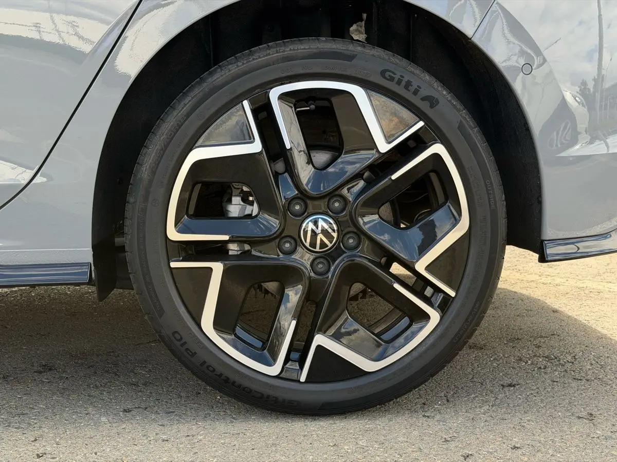 Volkswagen Golf, 2025