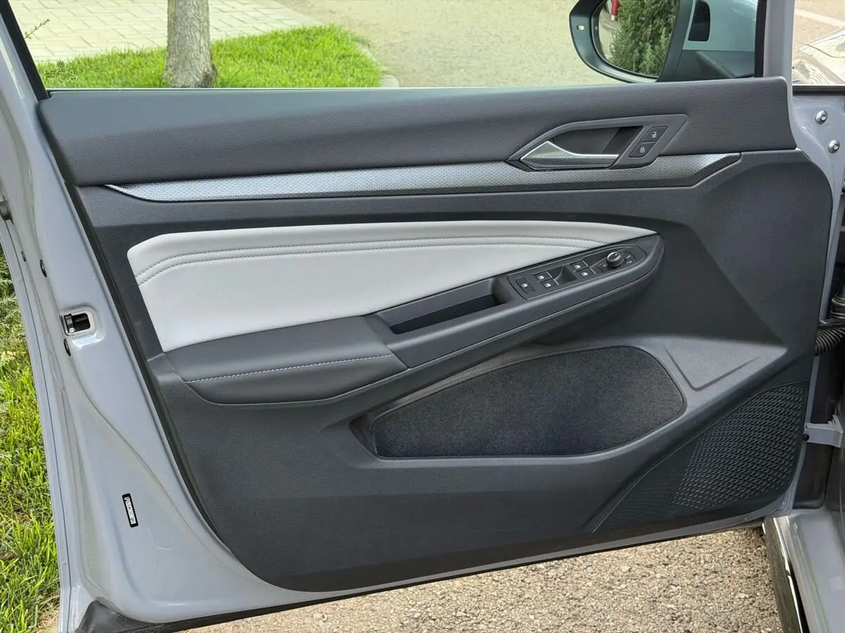 Volkswagen Golf, 2025