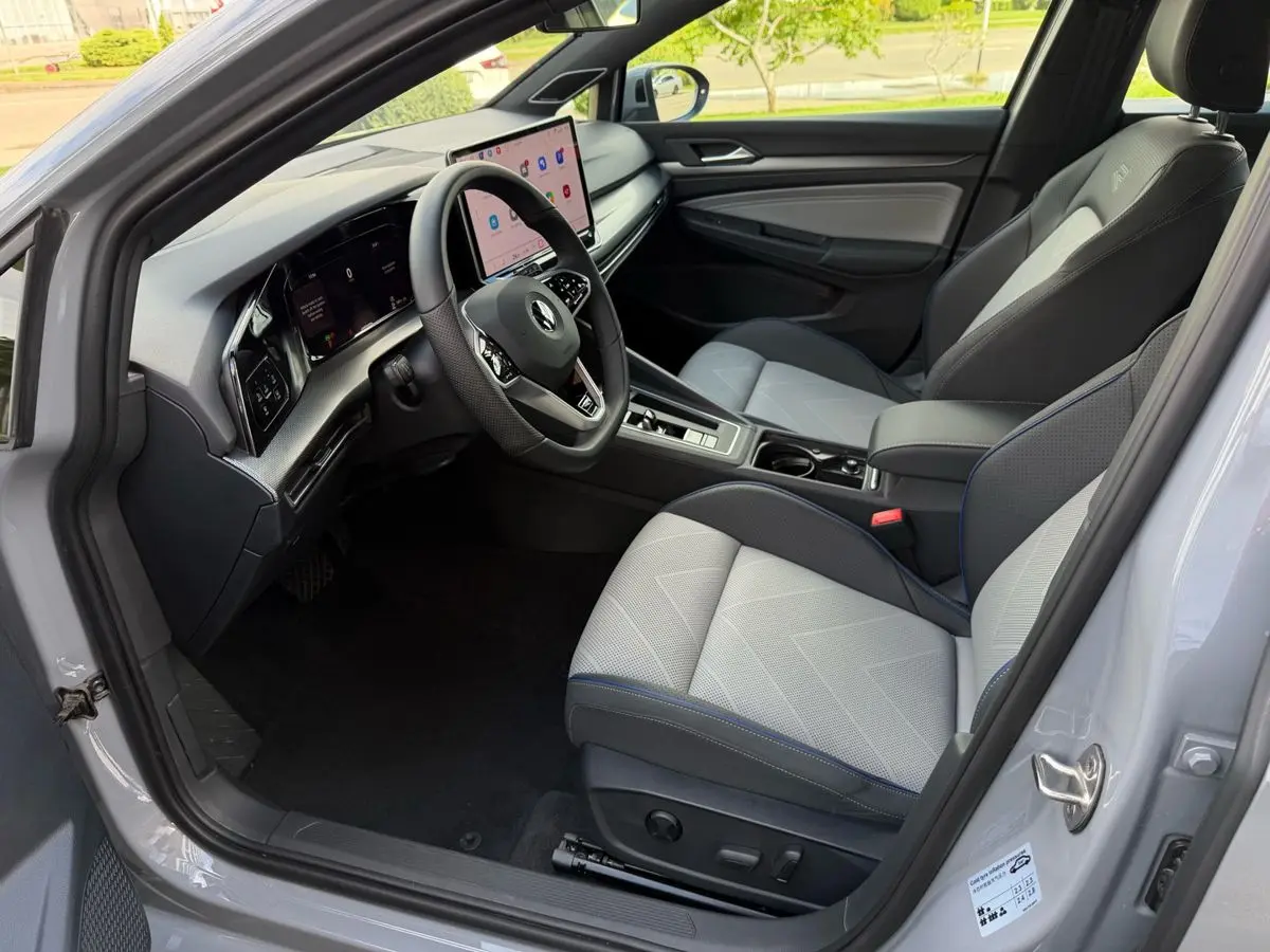 Volkswagen Golf, 2025