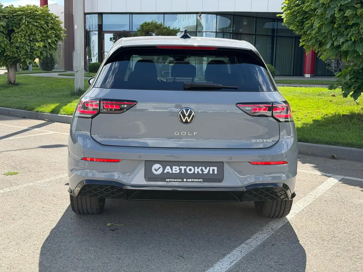 Volkswagen Golf, 2025