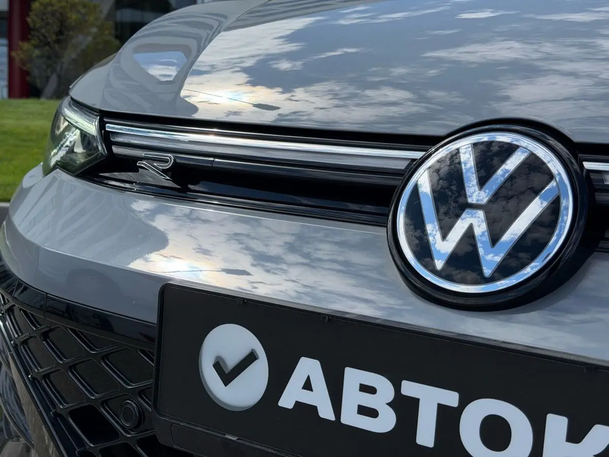 Volkswagen Golf, 2025