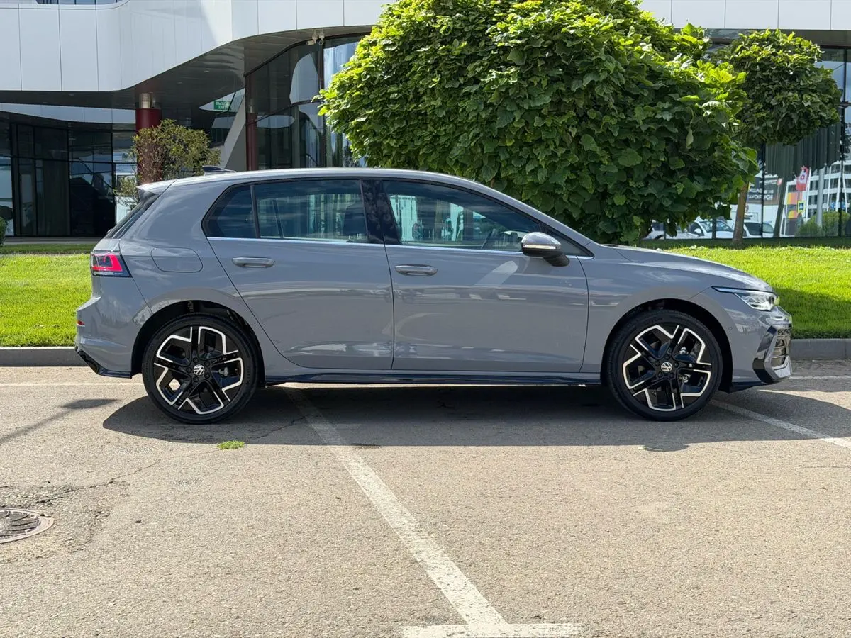 Volkswagen Golf, 2025