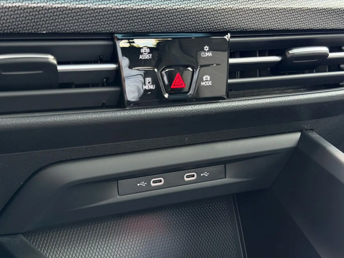 Volkswagen Golf, 2025