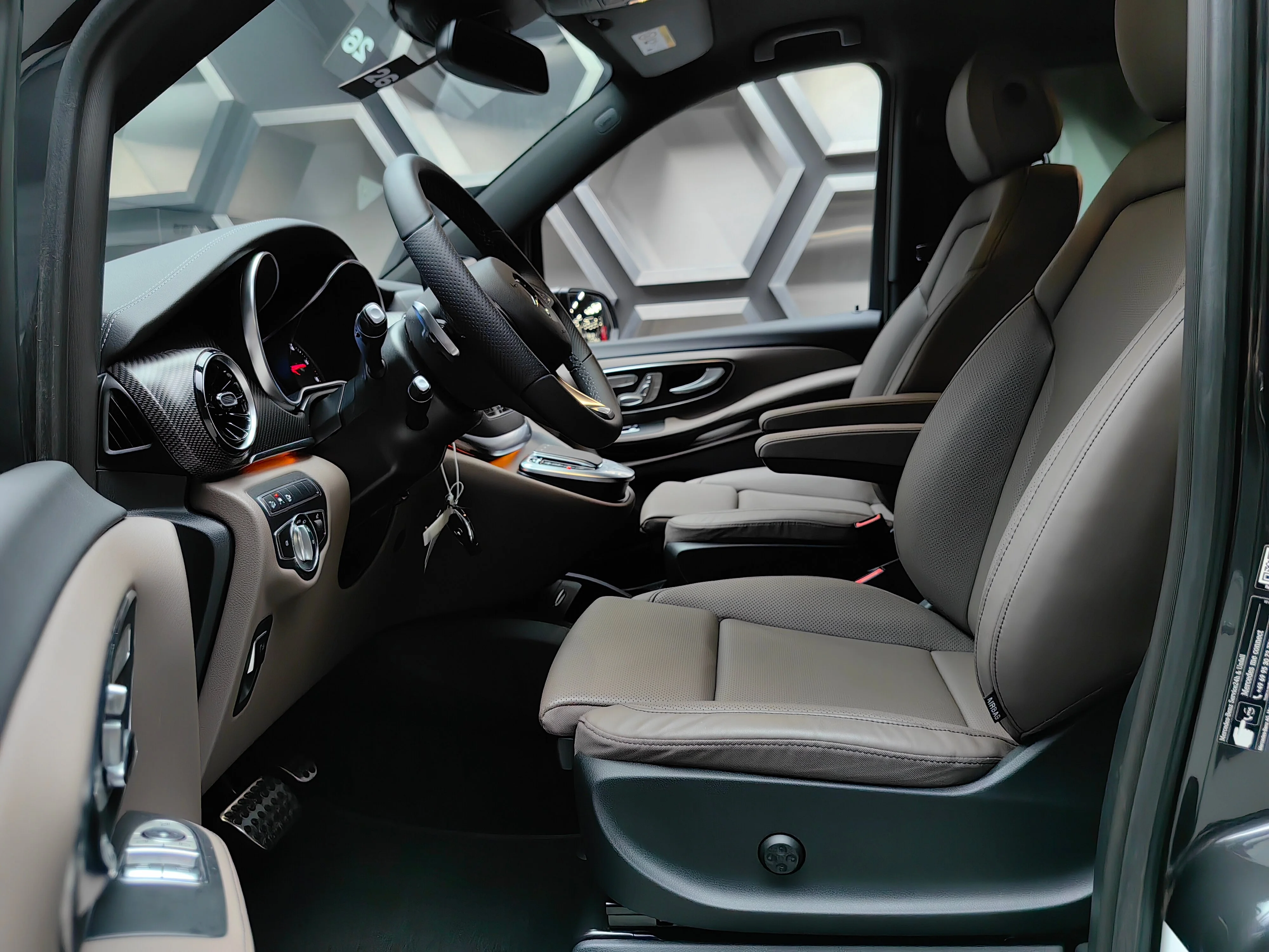 Mercedes-Benz V-класс 2023 16