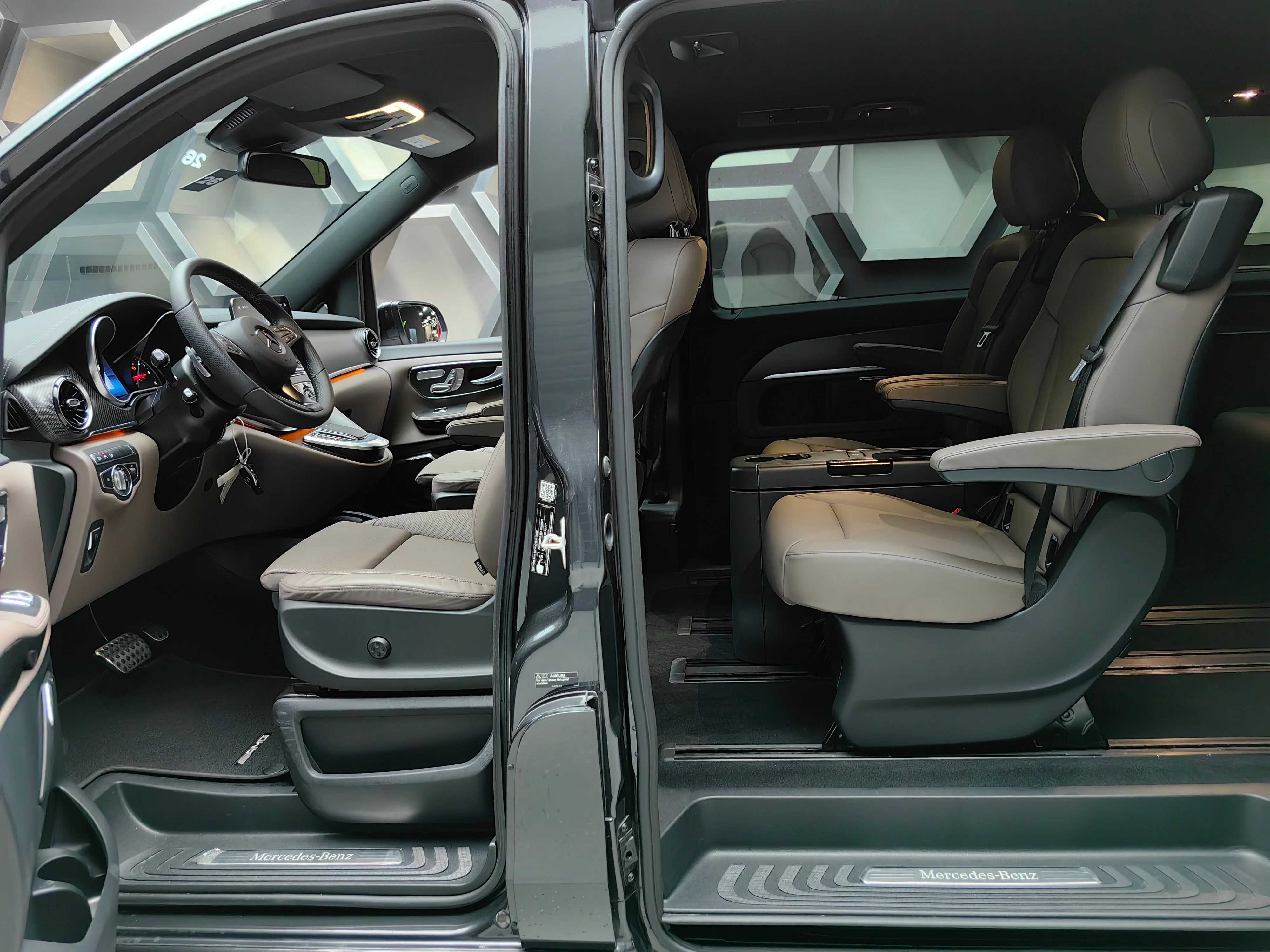 Mercedes-Benz V-класс 2023 19