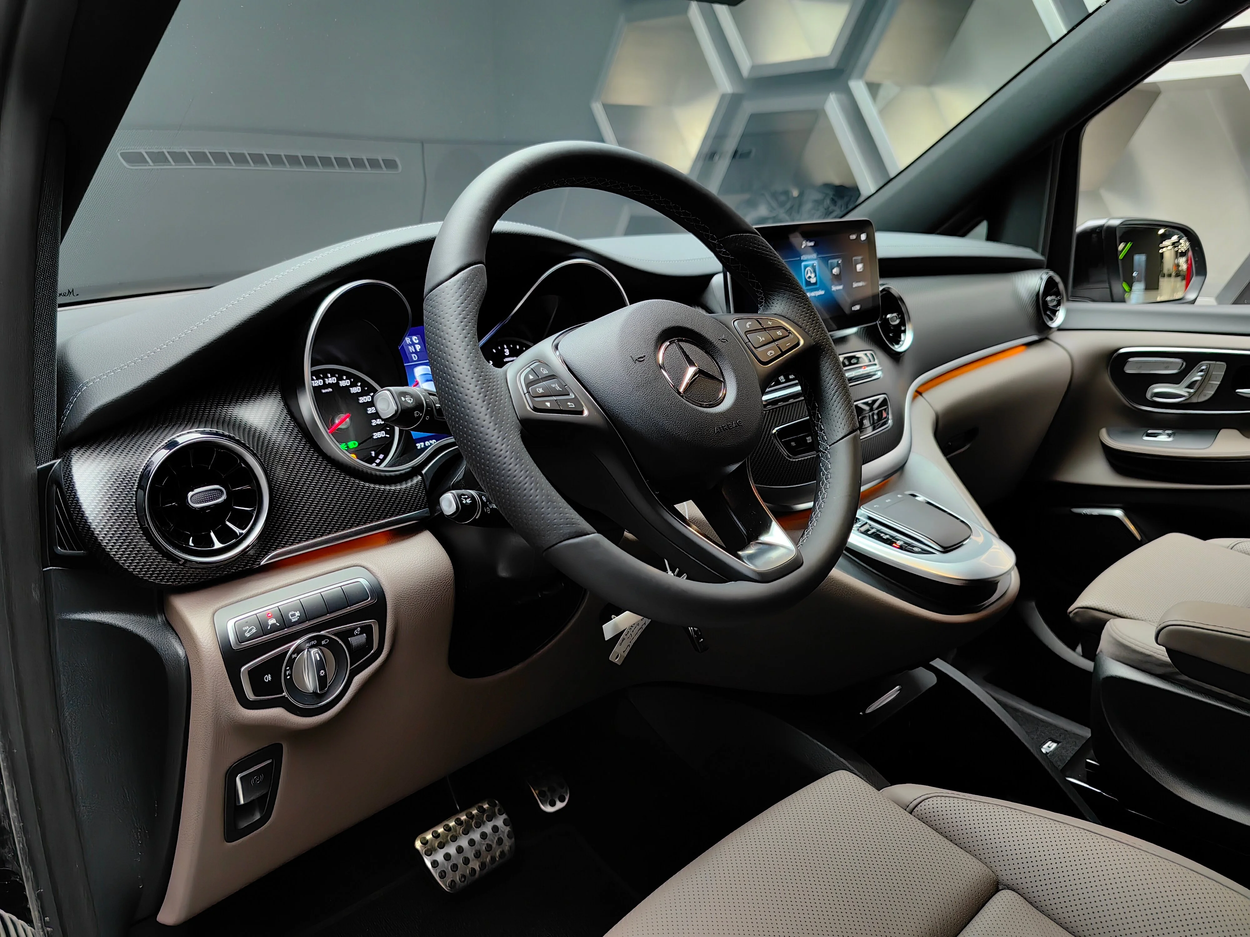 Mercedes-Benz V-класс 2023 14