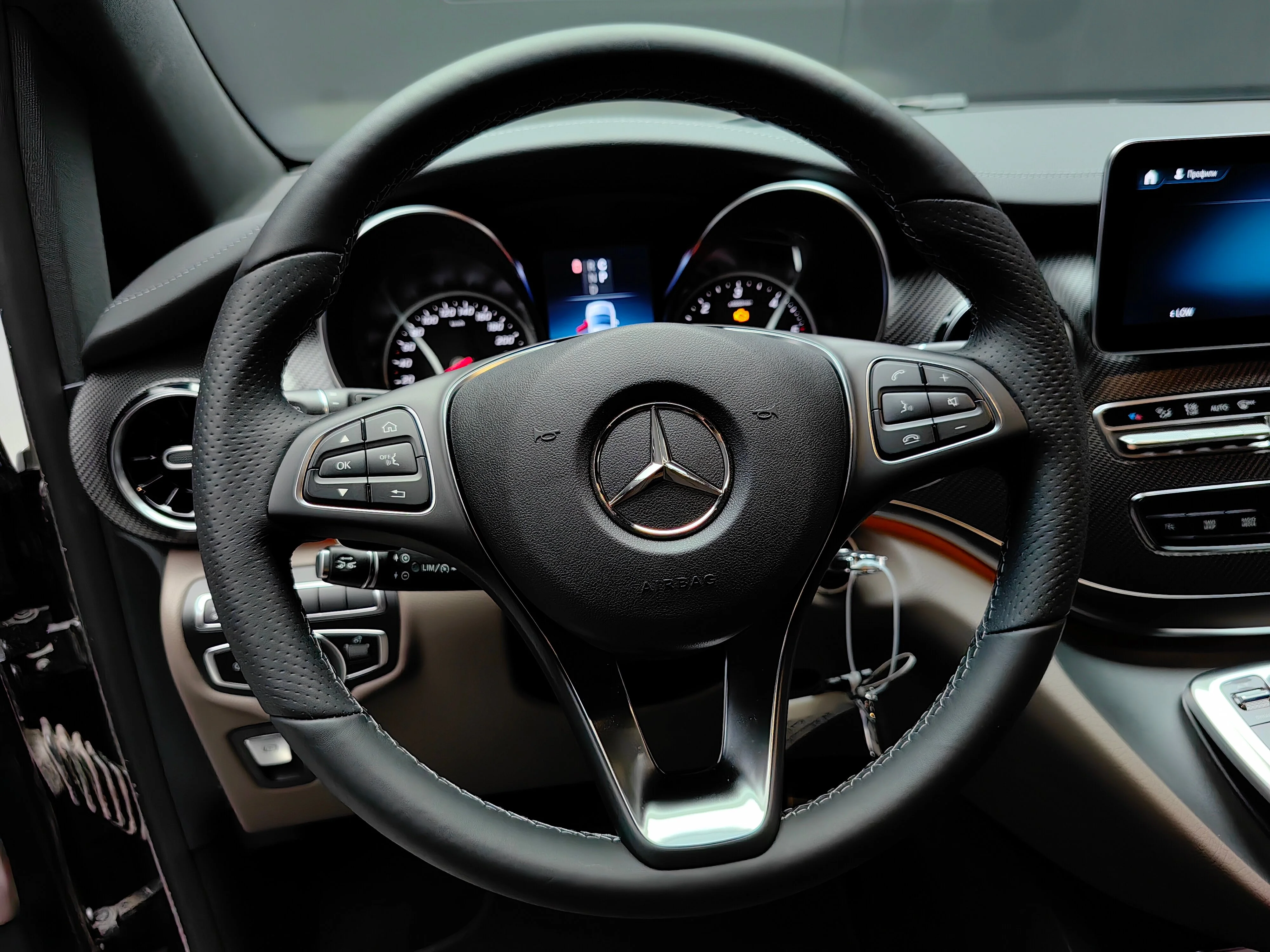 Mercedes-Benz V-класс 2023 30