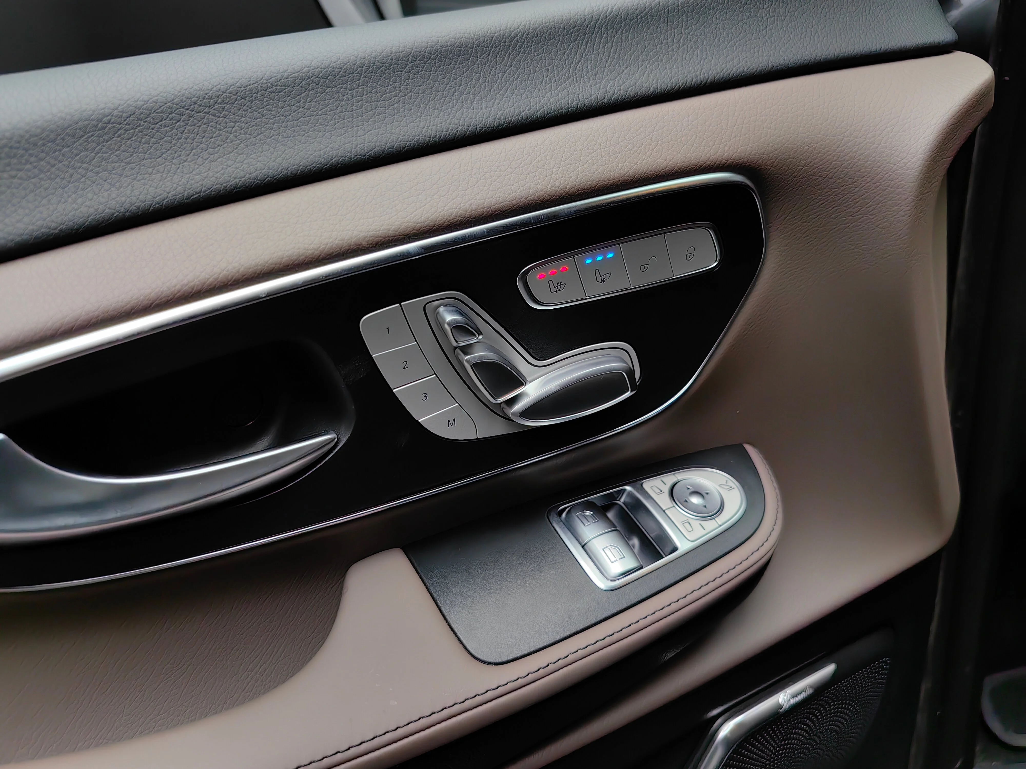 Mercedes-Benz V-класс 2023 18