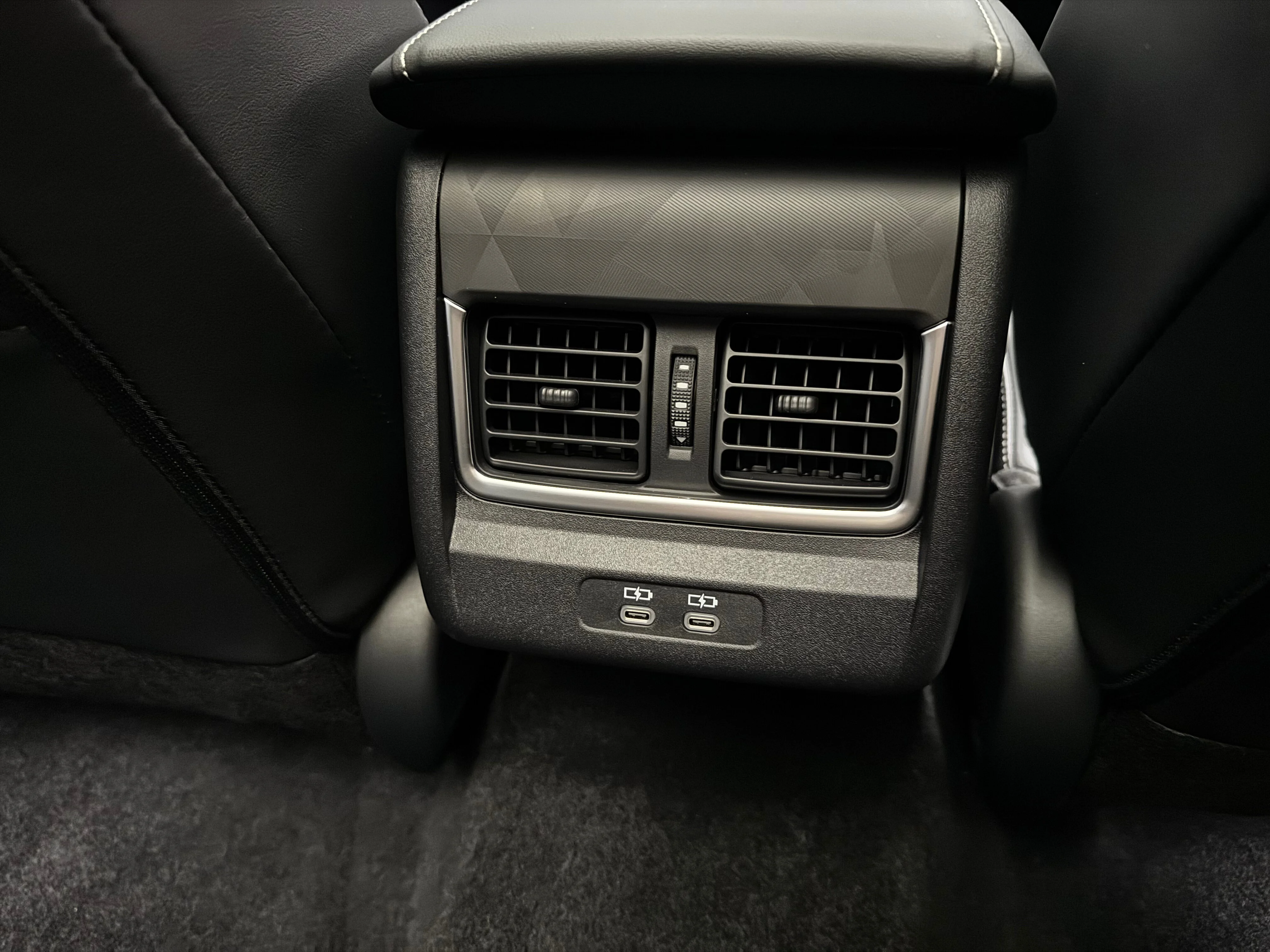 Toyota Camry 2025 24