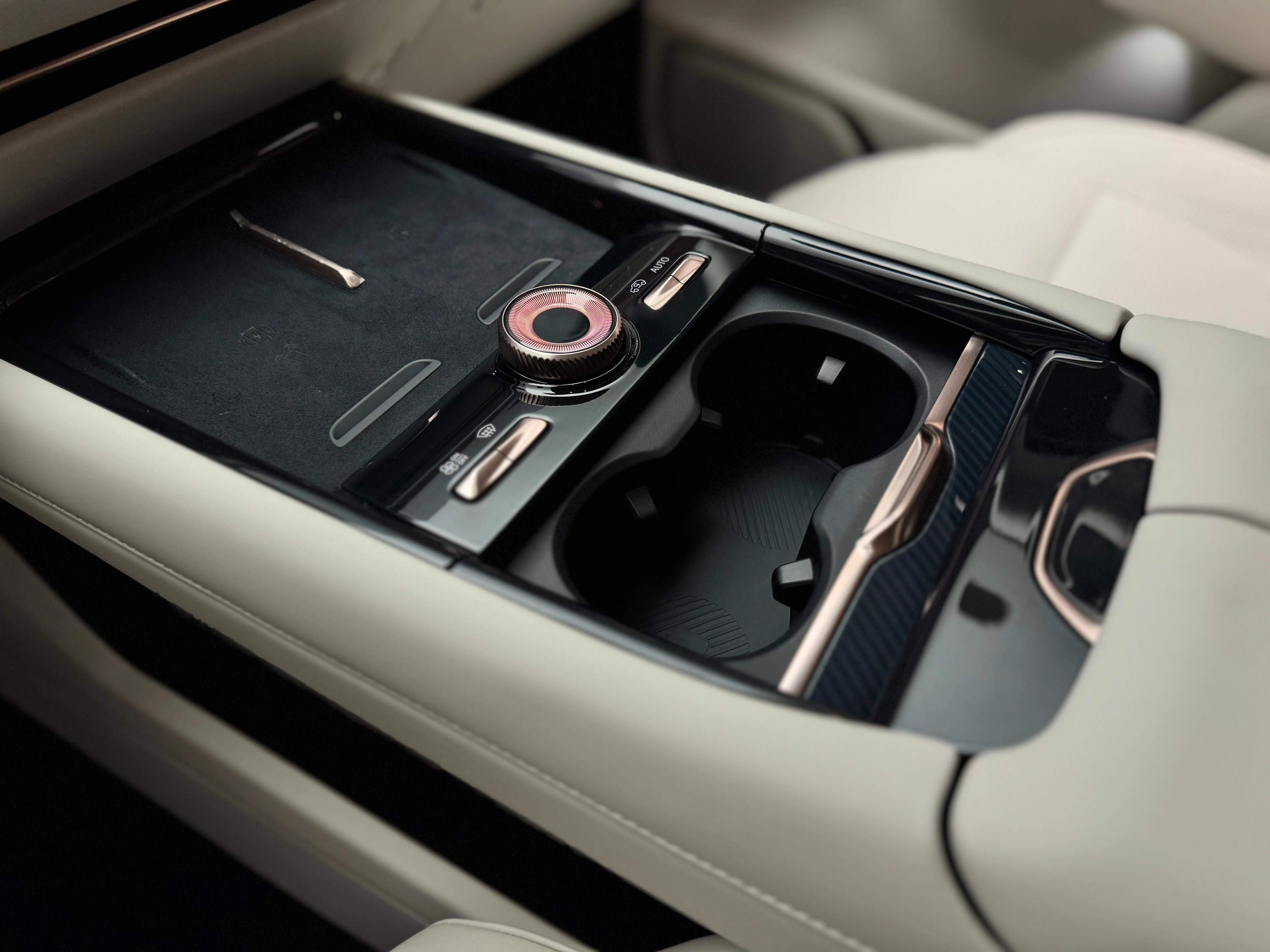 Lynk & Co 900 2025 18