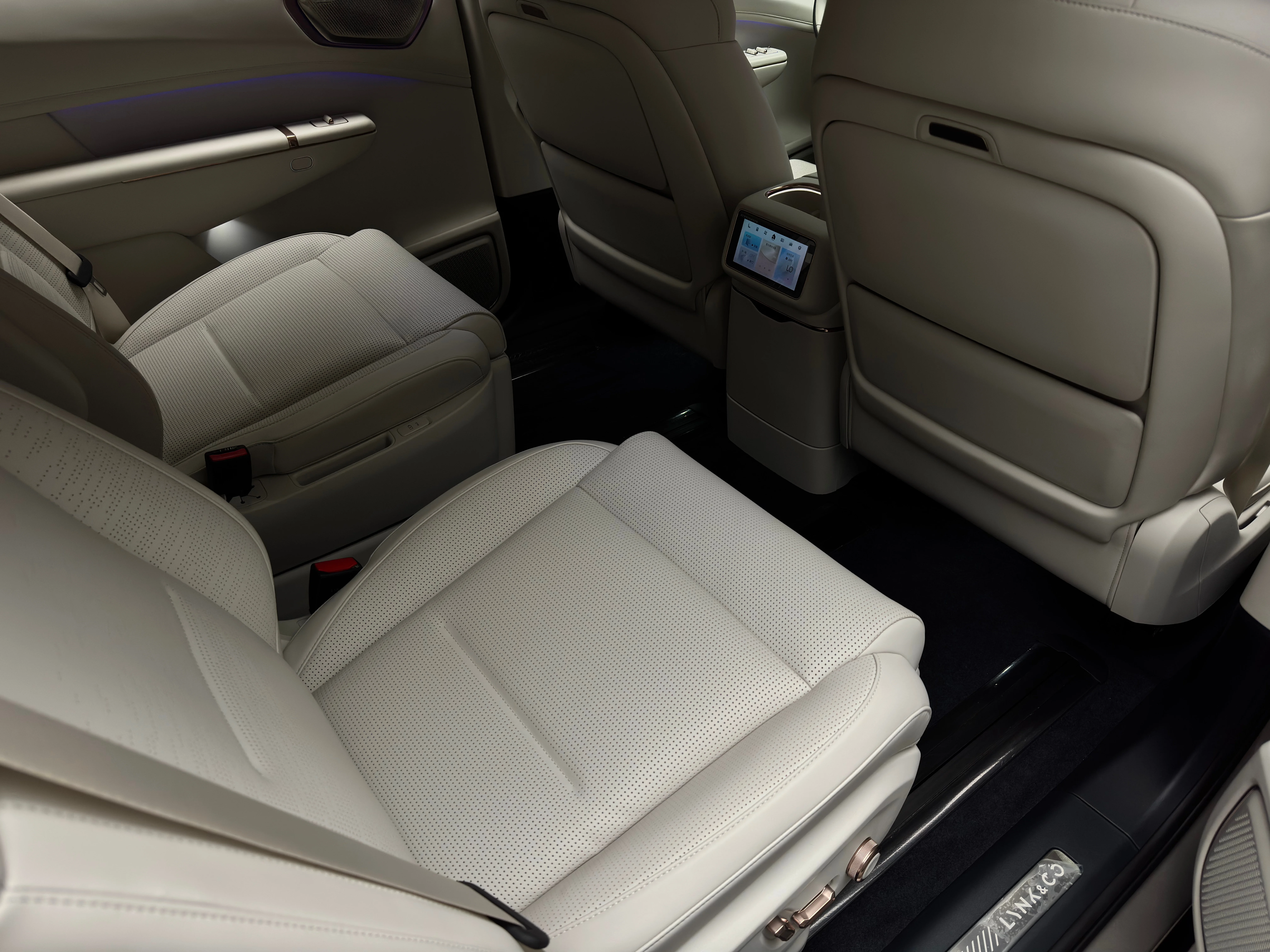 Lynk & Co 900 2025 32