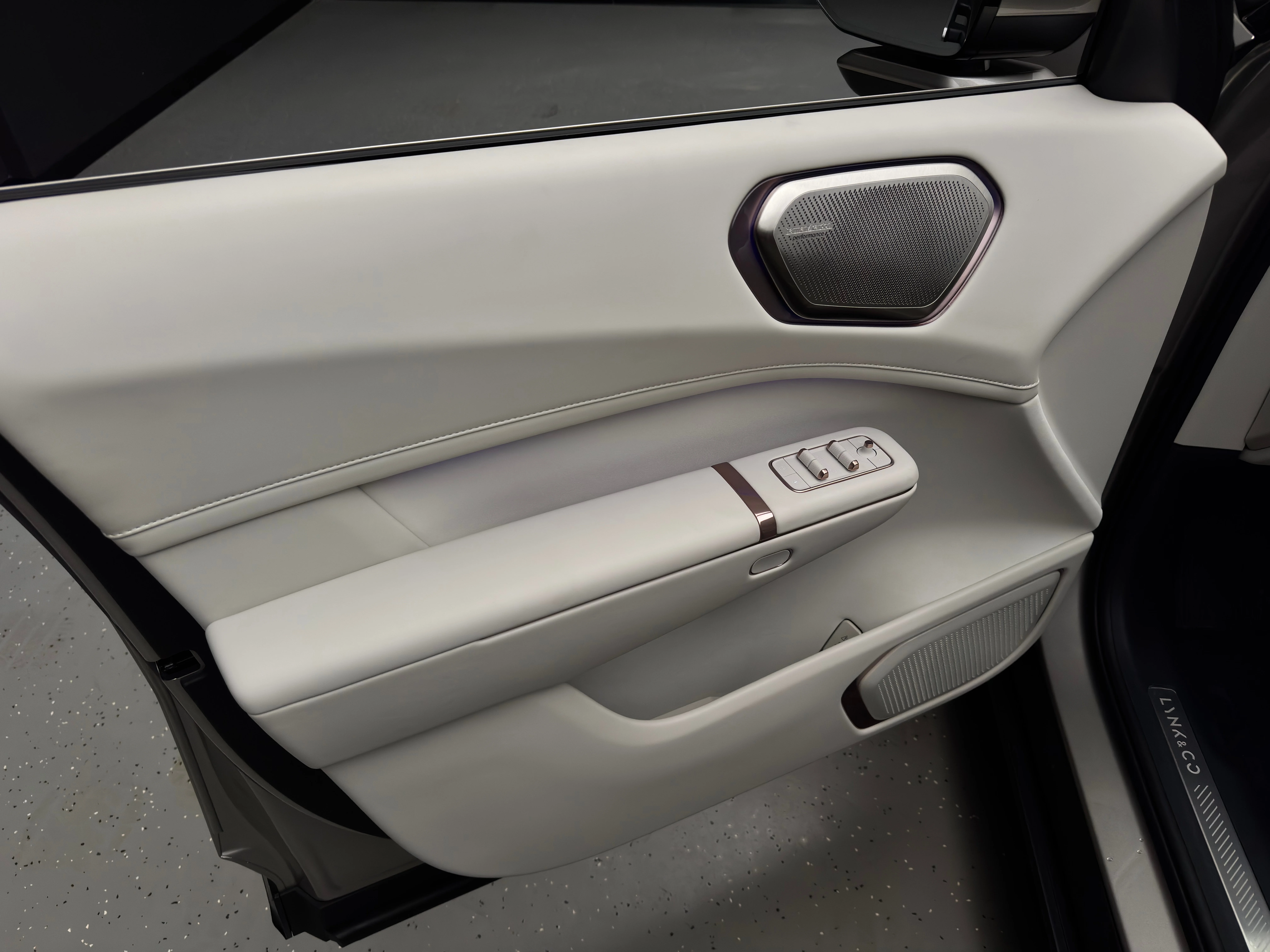 Lynk & Co 900 2025 12