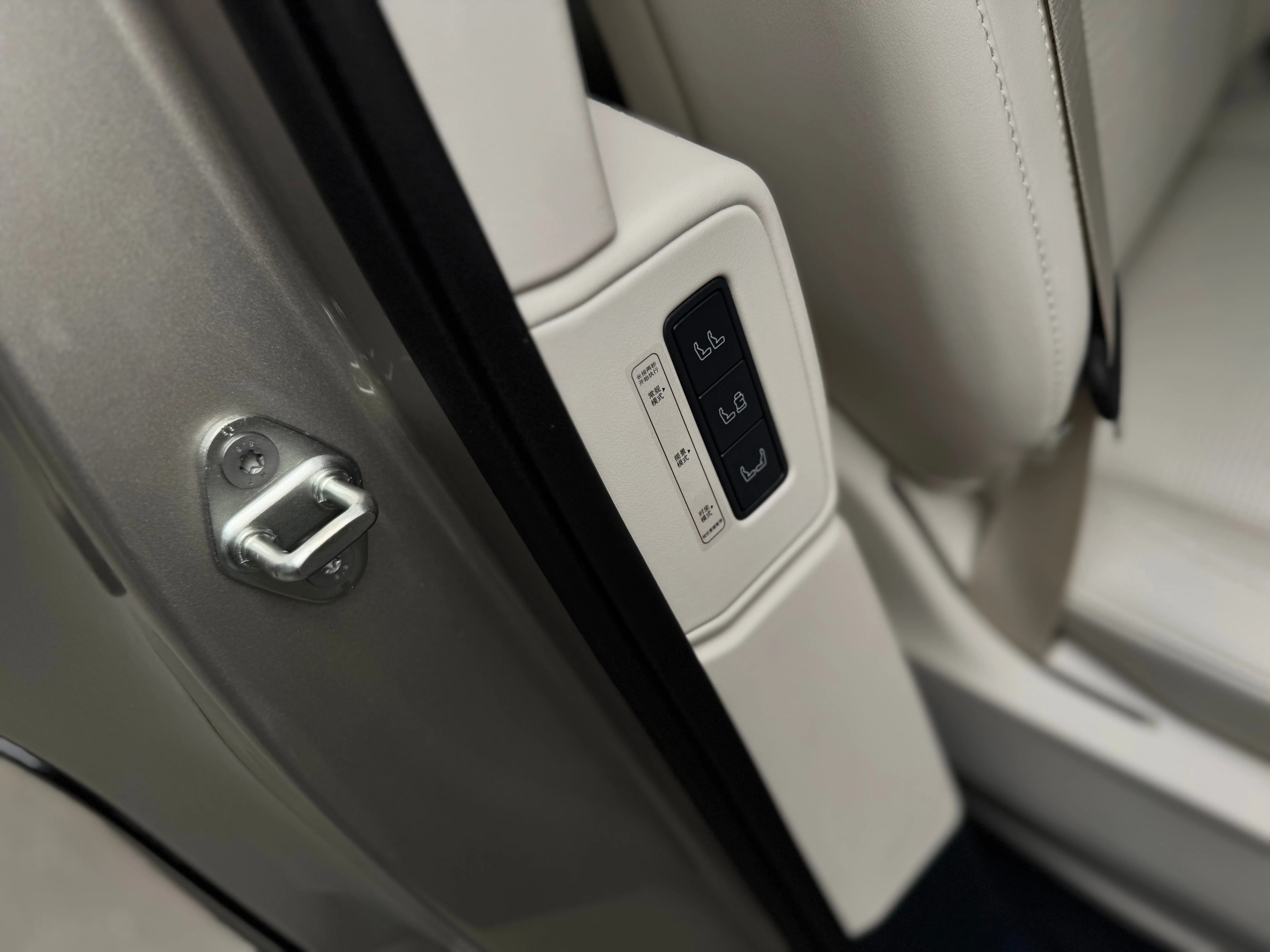 Lynk & Co 900 2025 24