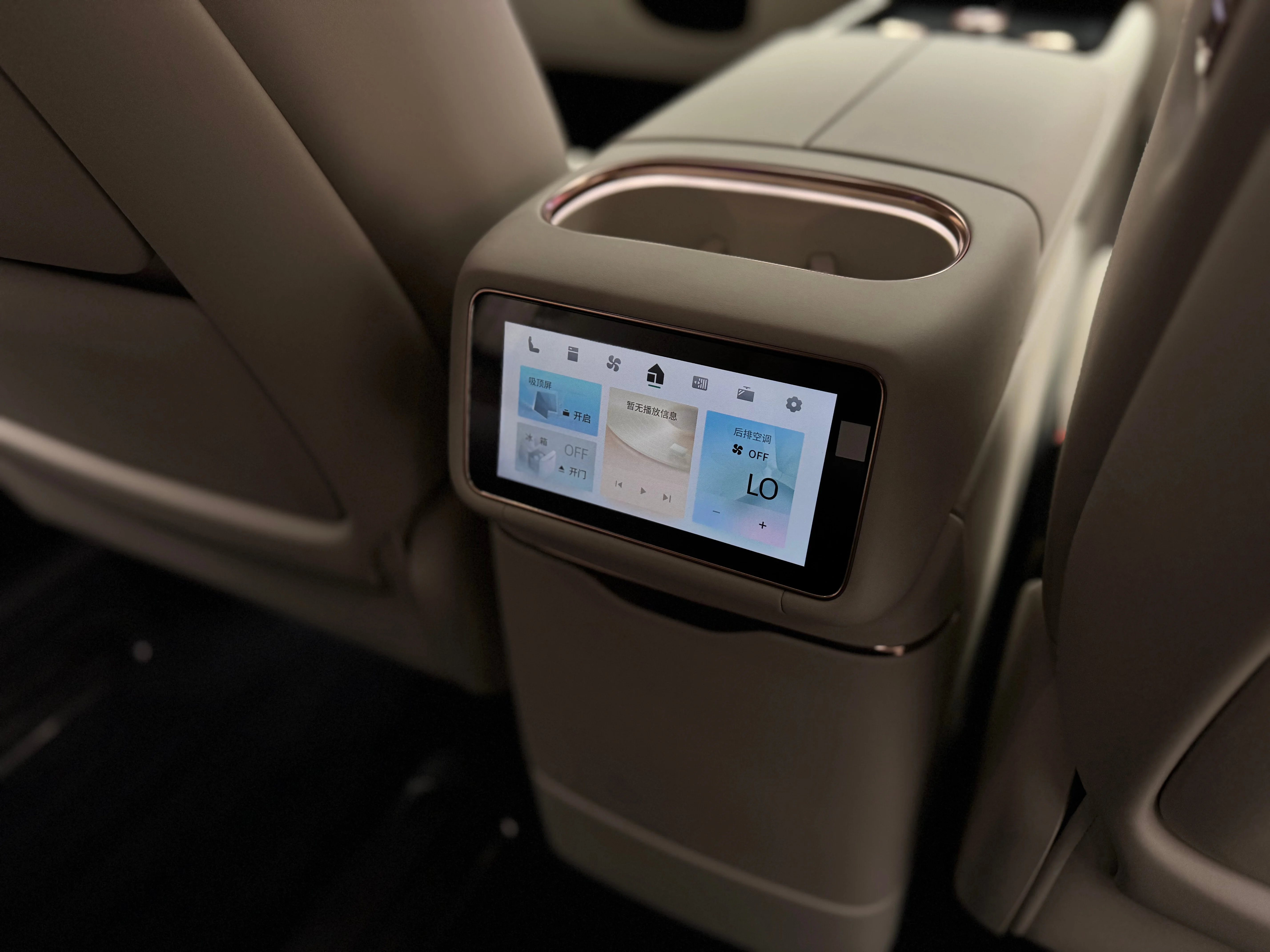 Lynk & Co 900 2025 25