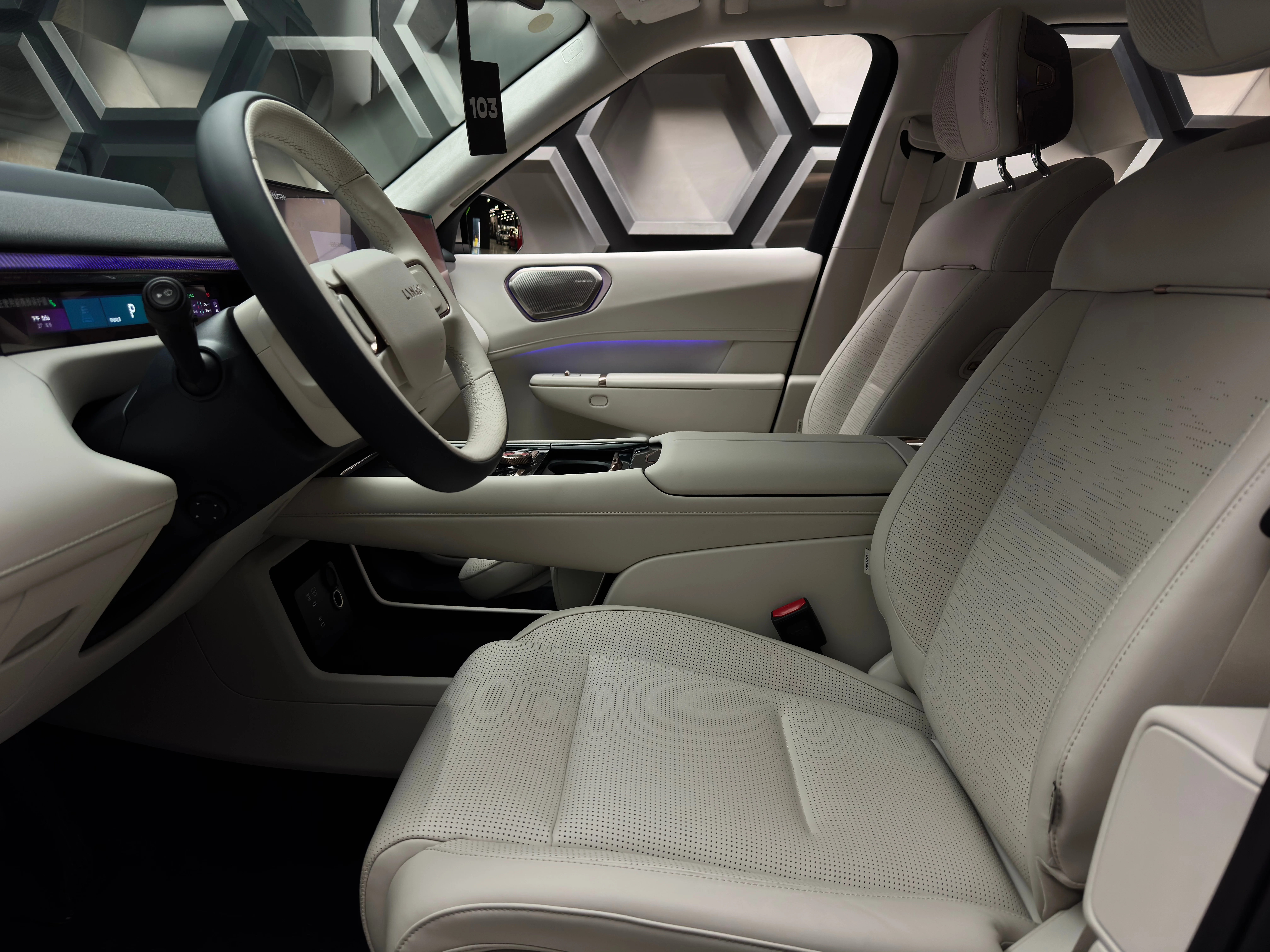 Lynk & Co 900 2025 15