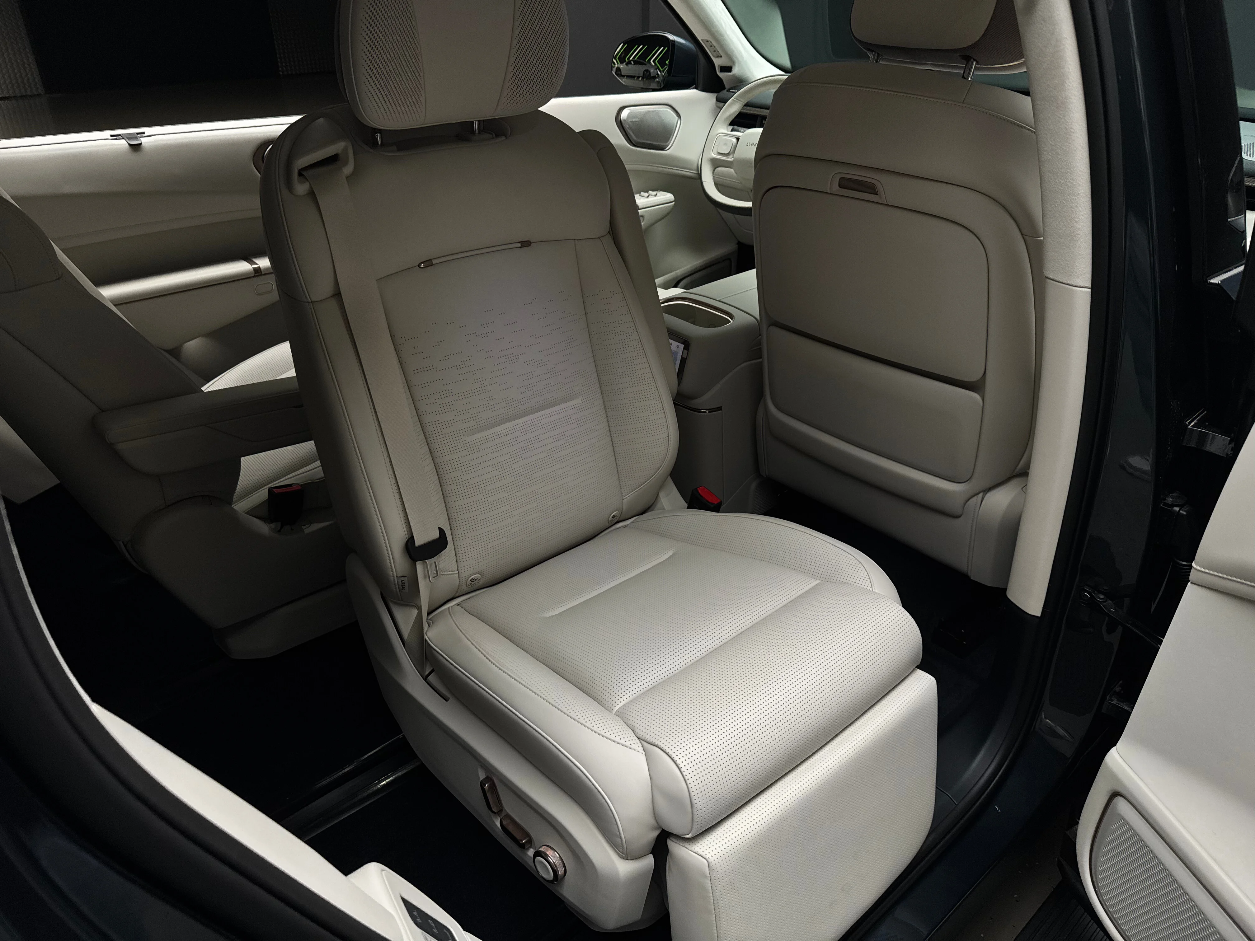 Lynk & Co 900 2025 32