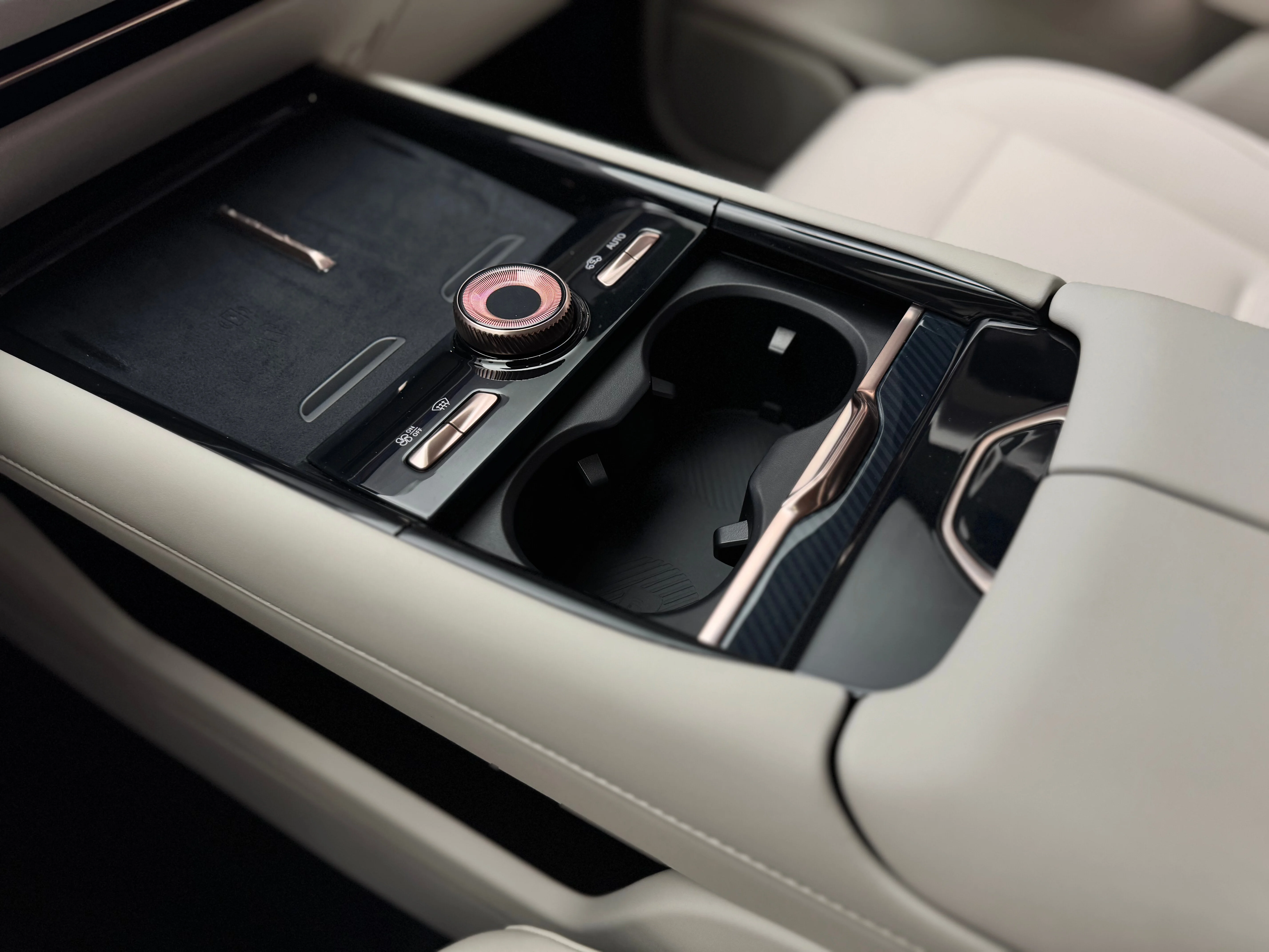 Lynk & Co 900 2025 18