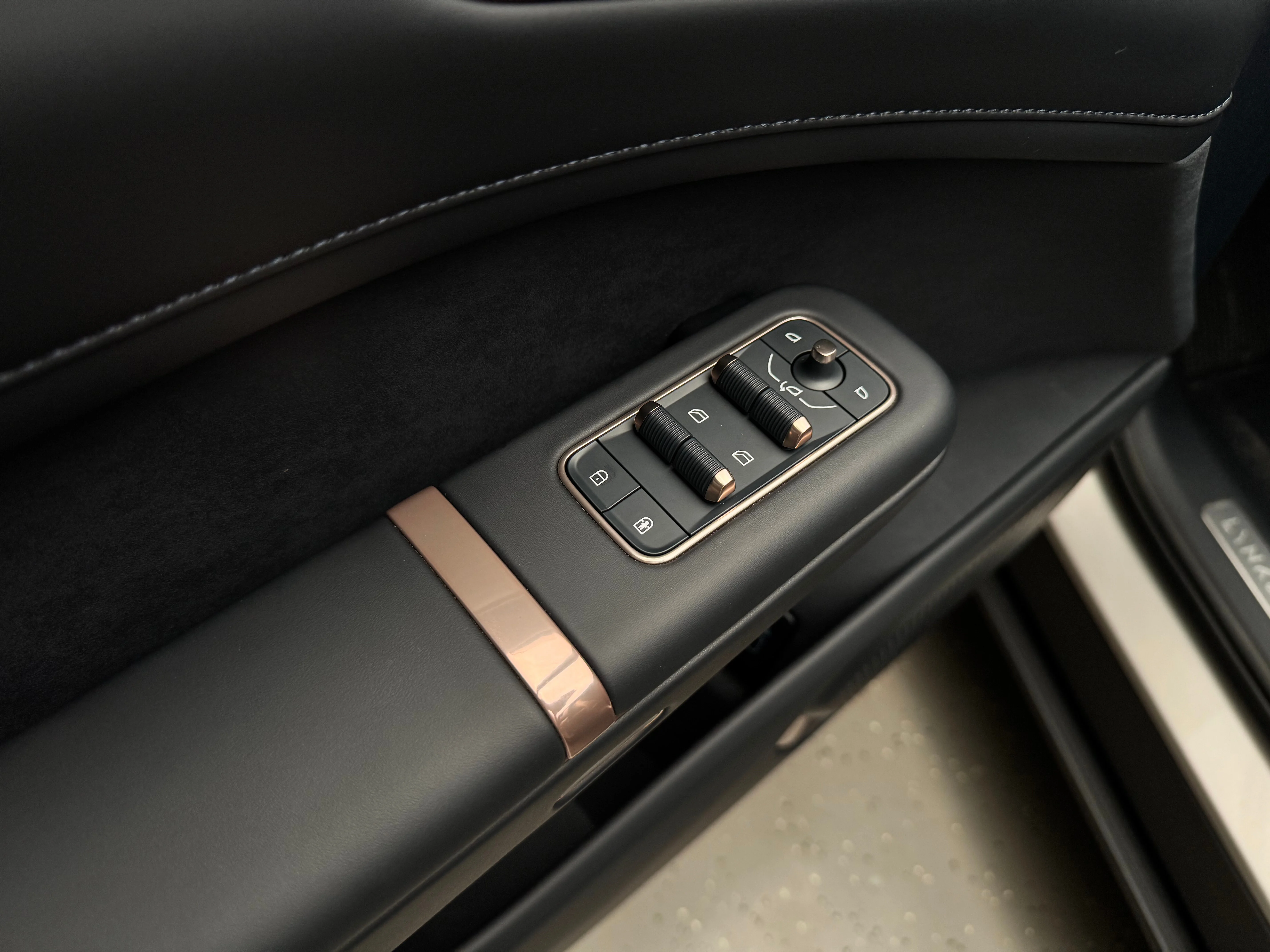 Lynk & Co 900 2025 15