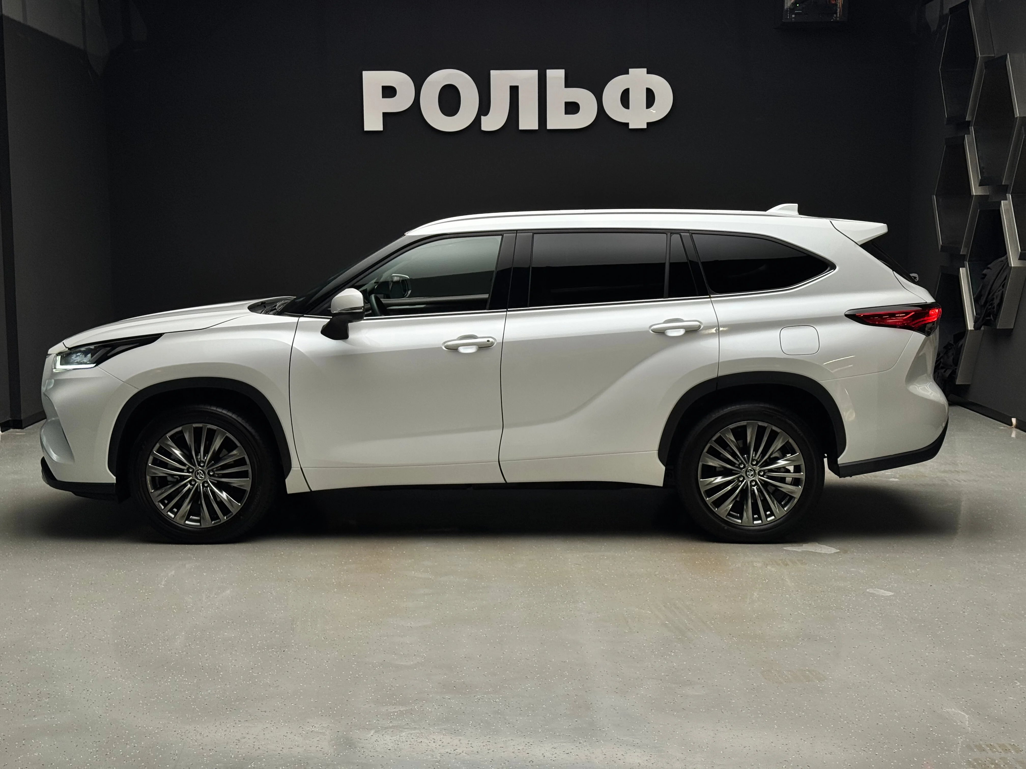 Toyota Highlander 2025 6