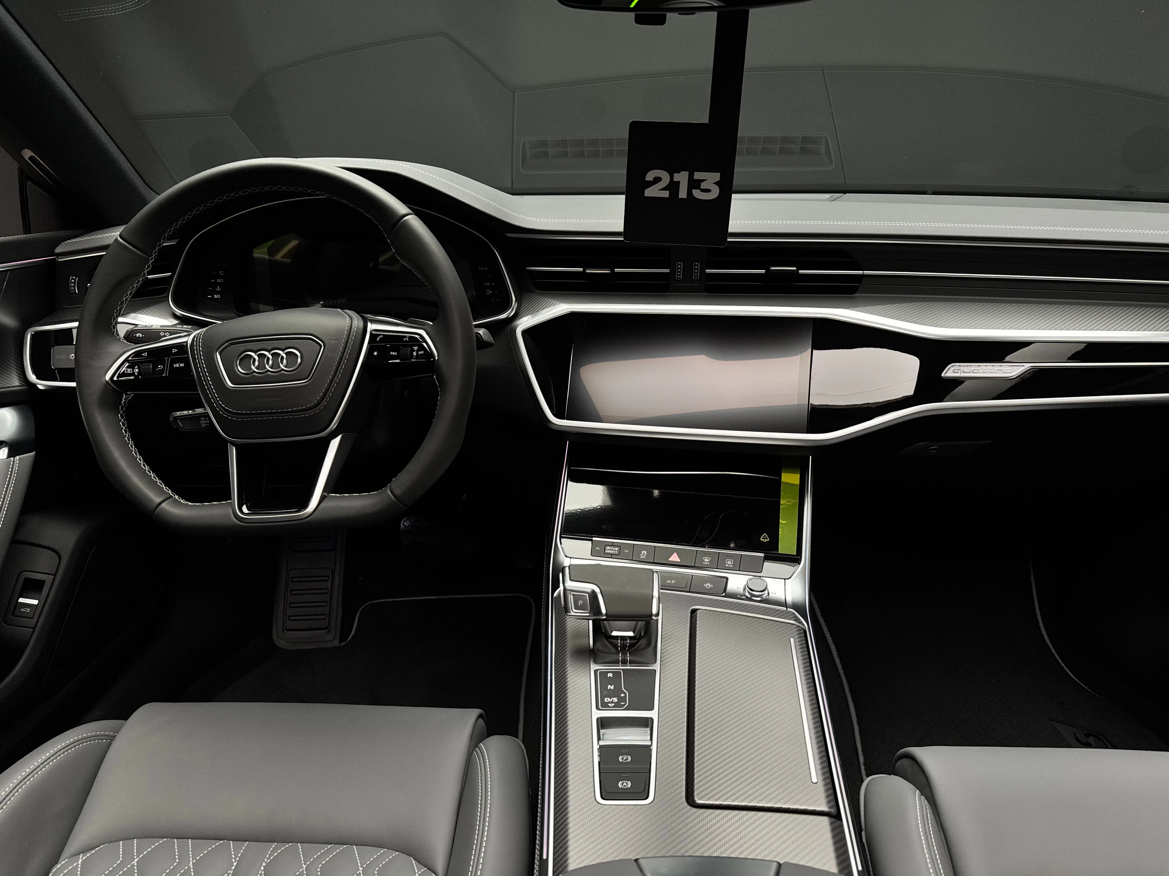 Audi A7L 2025 12