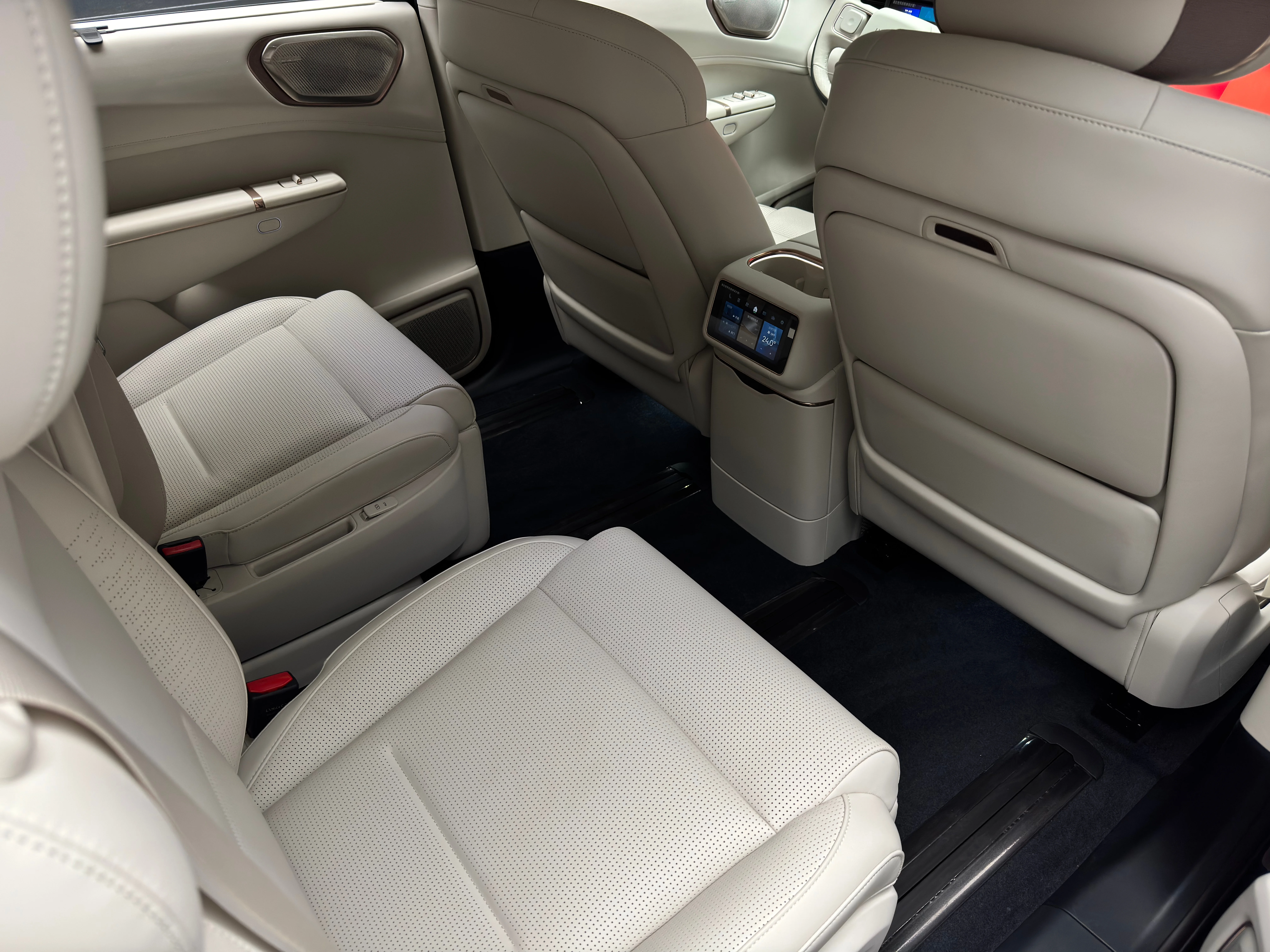 Lynk & Co 900 2025 24