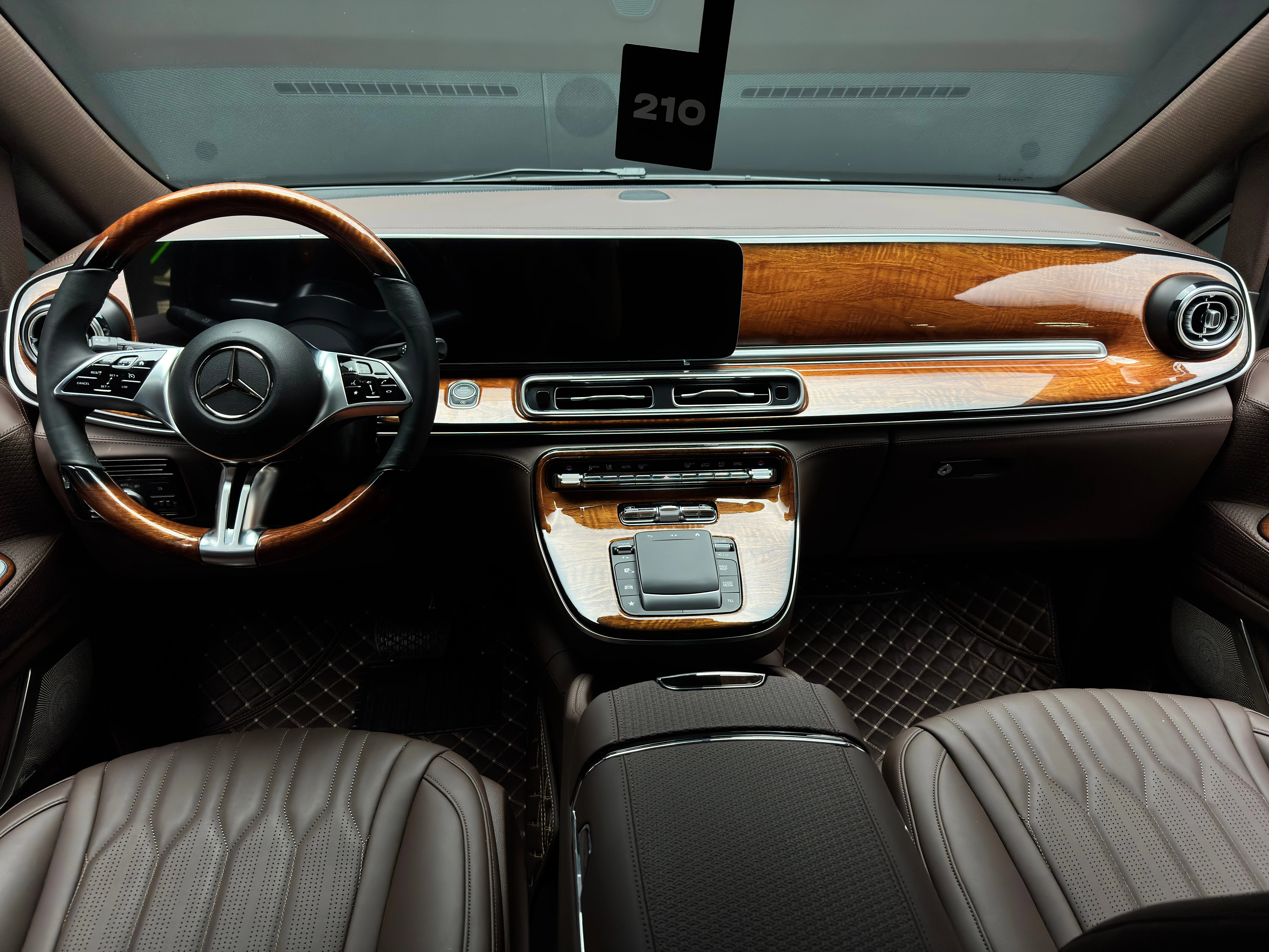 Mercedes-Benz V-класс 2025 12