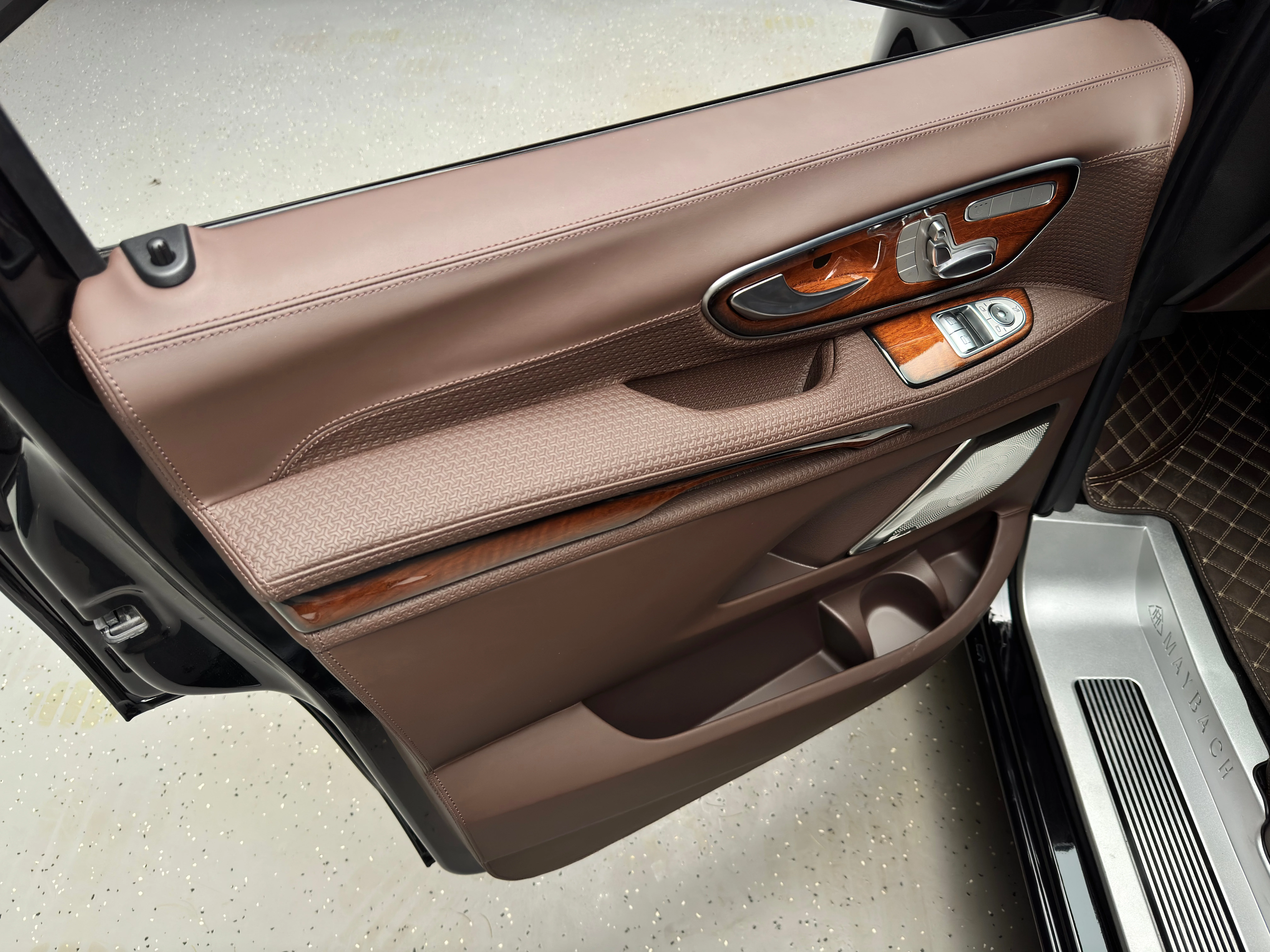 Mercedes-Benz V-класс 2025 15