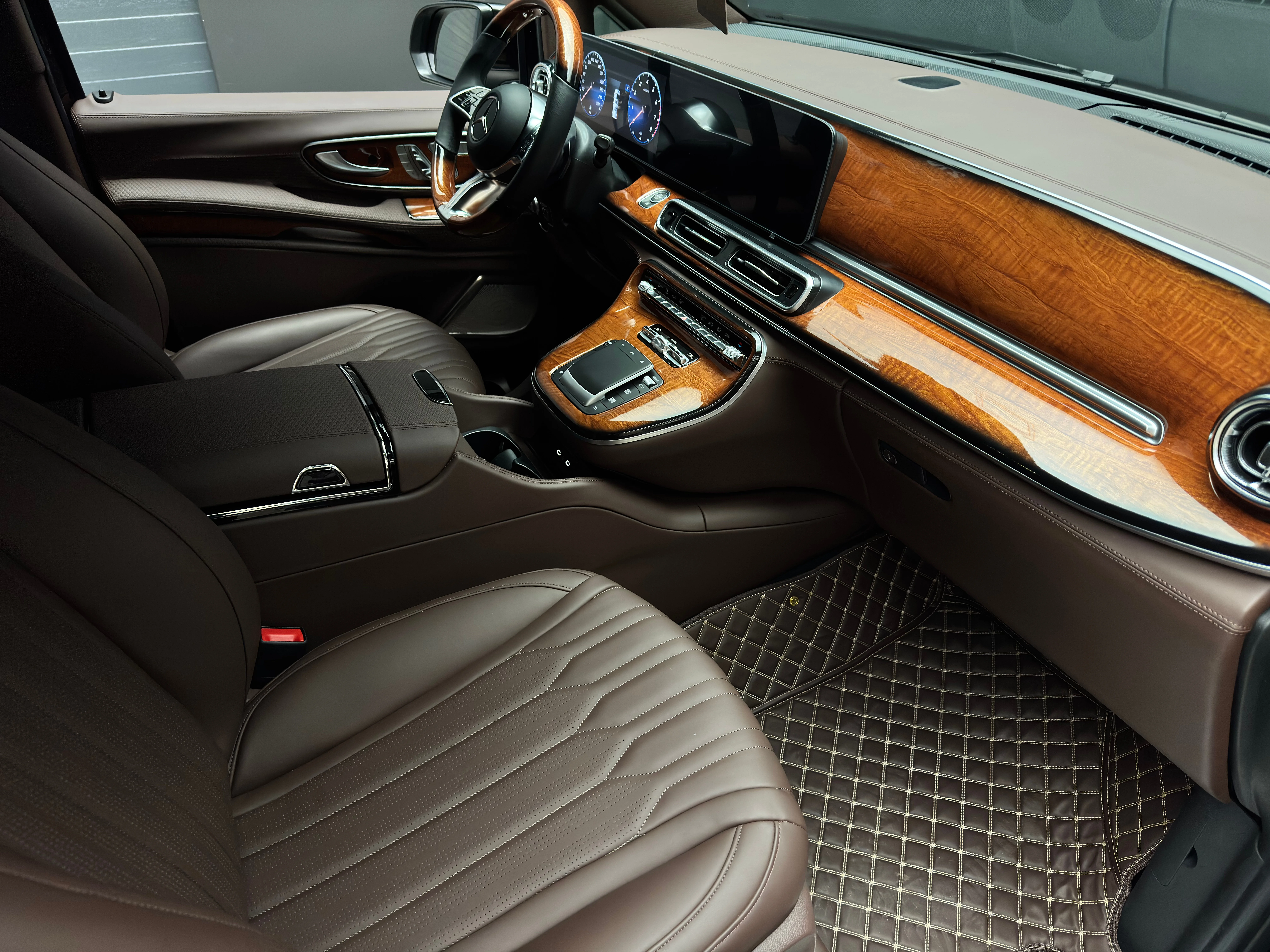 Mercedes-Benz V-класс 2025 10