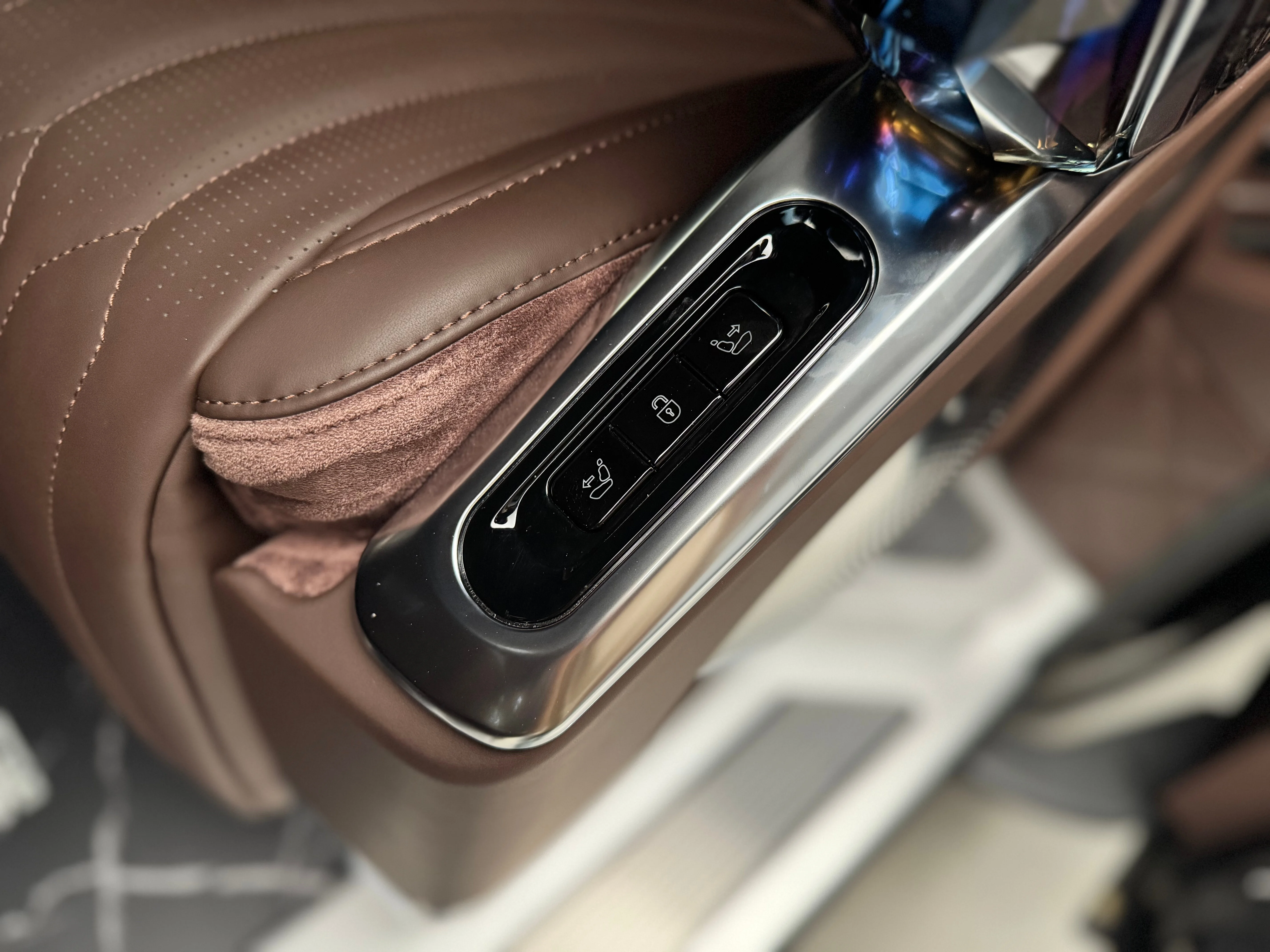 Mercedes-Benz V-класс 2025 22