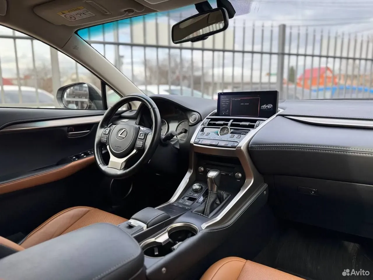 Lexus NX, 2020