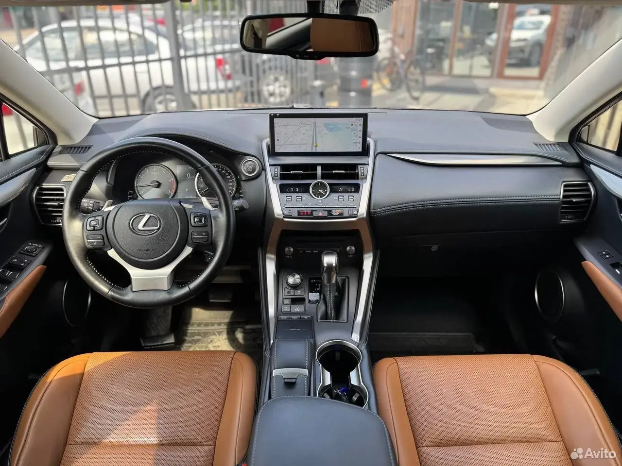 Lexus NX, 2020