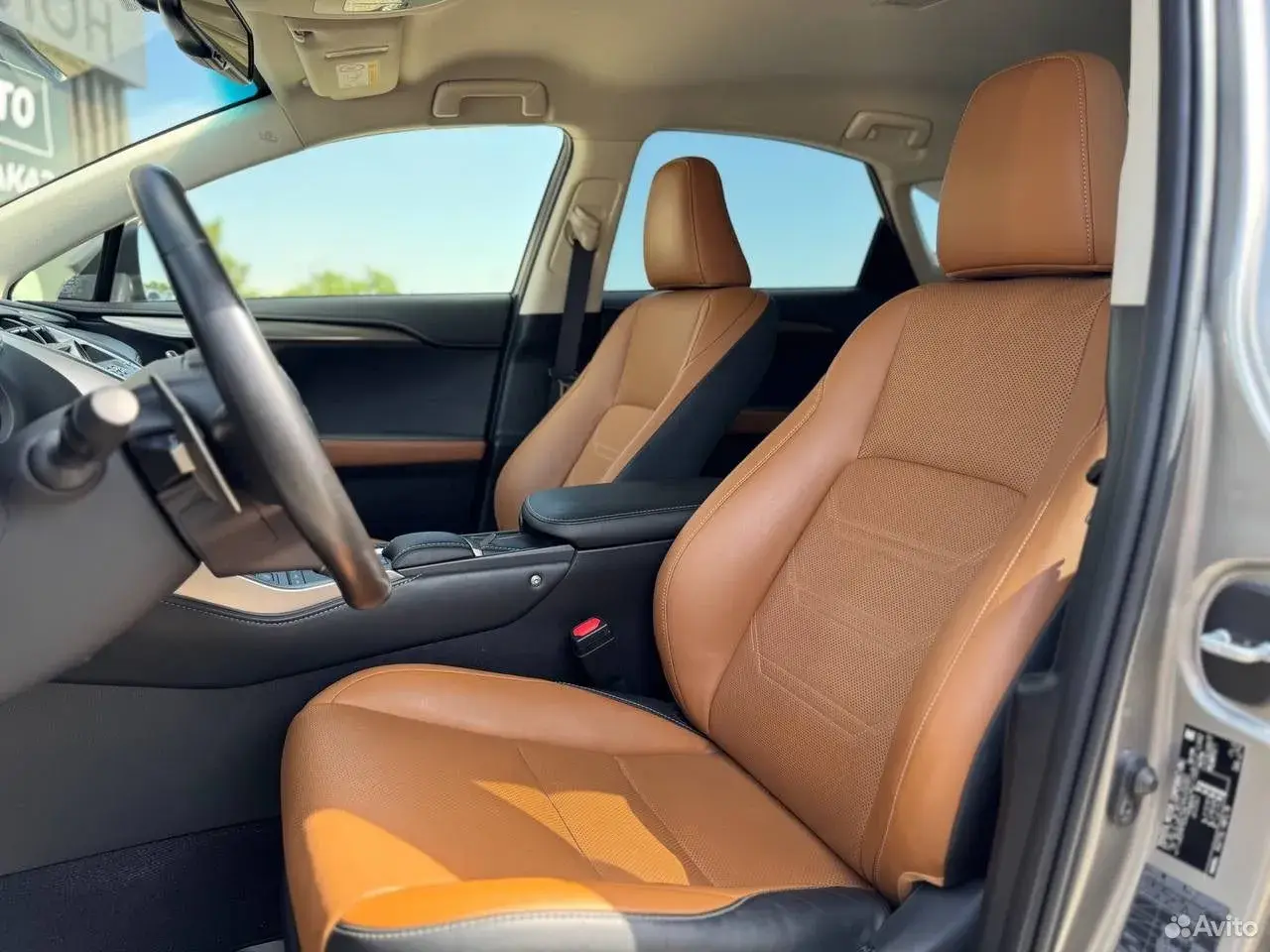 Lexus NX, 2020