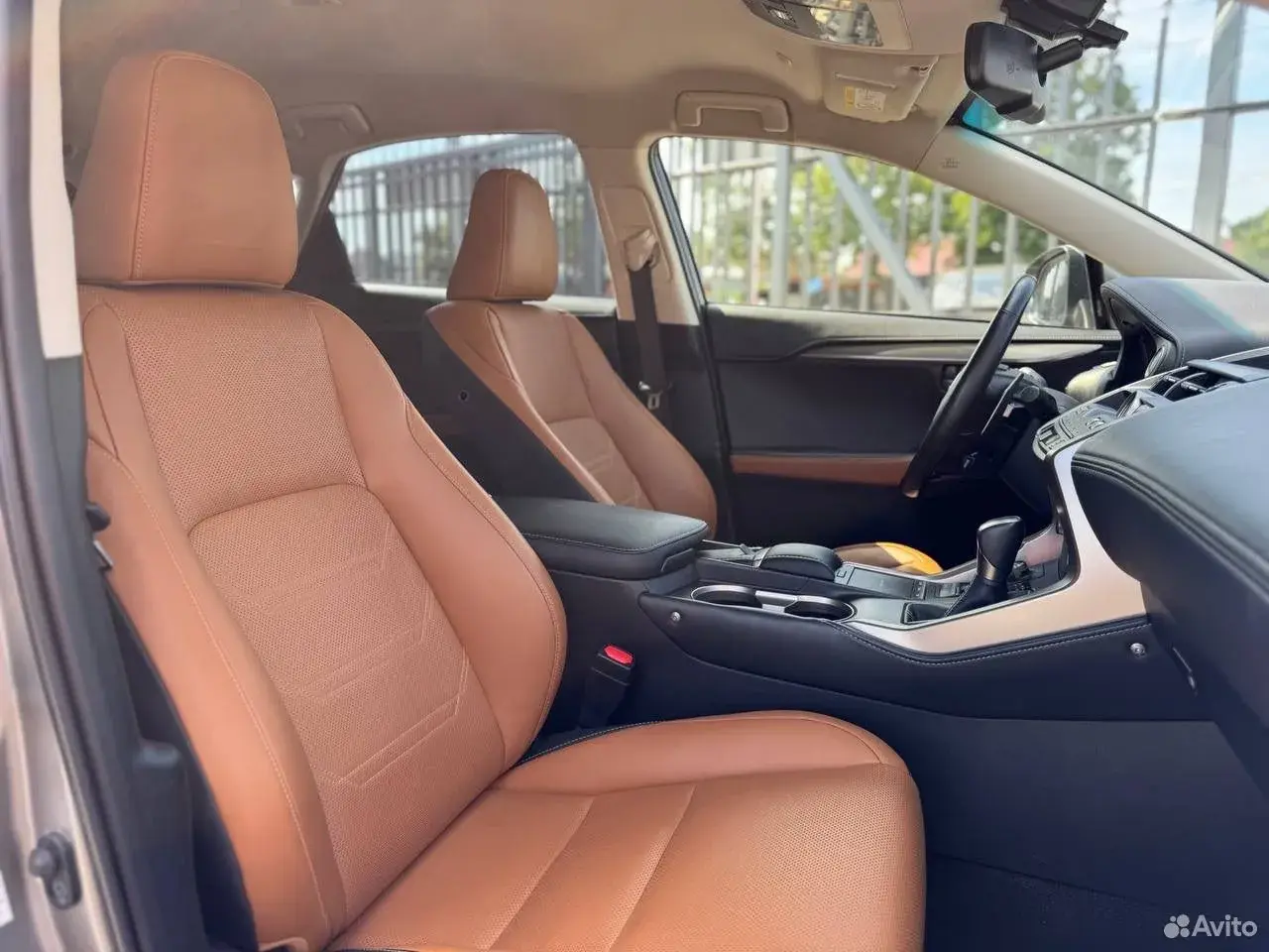 Lexus NX, 2020