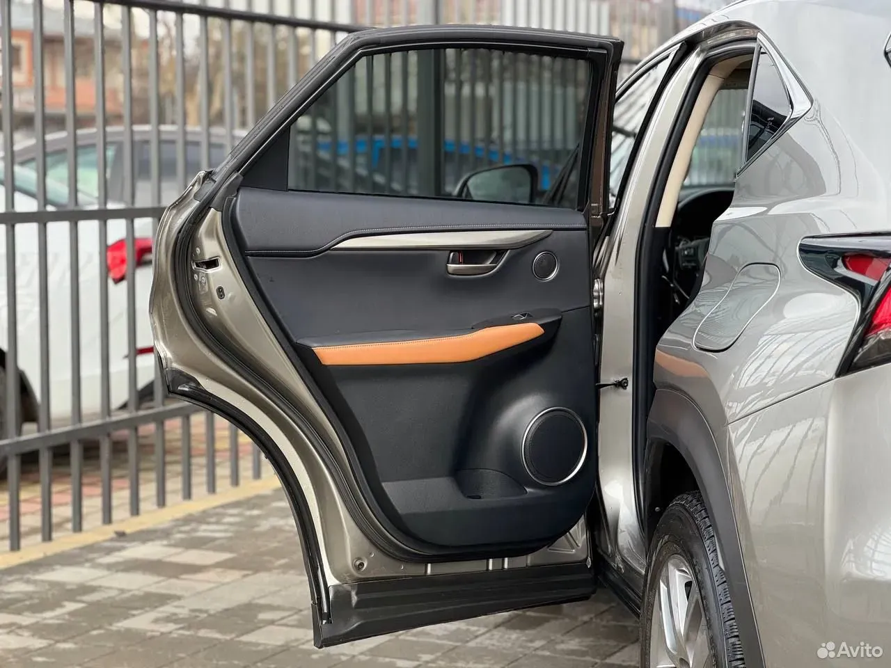 Lexus NX, 2020