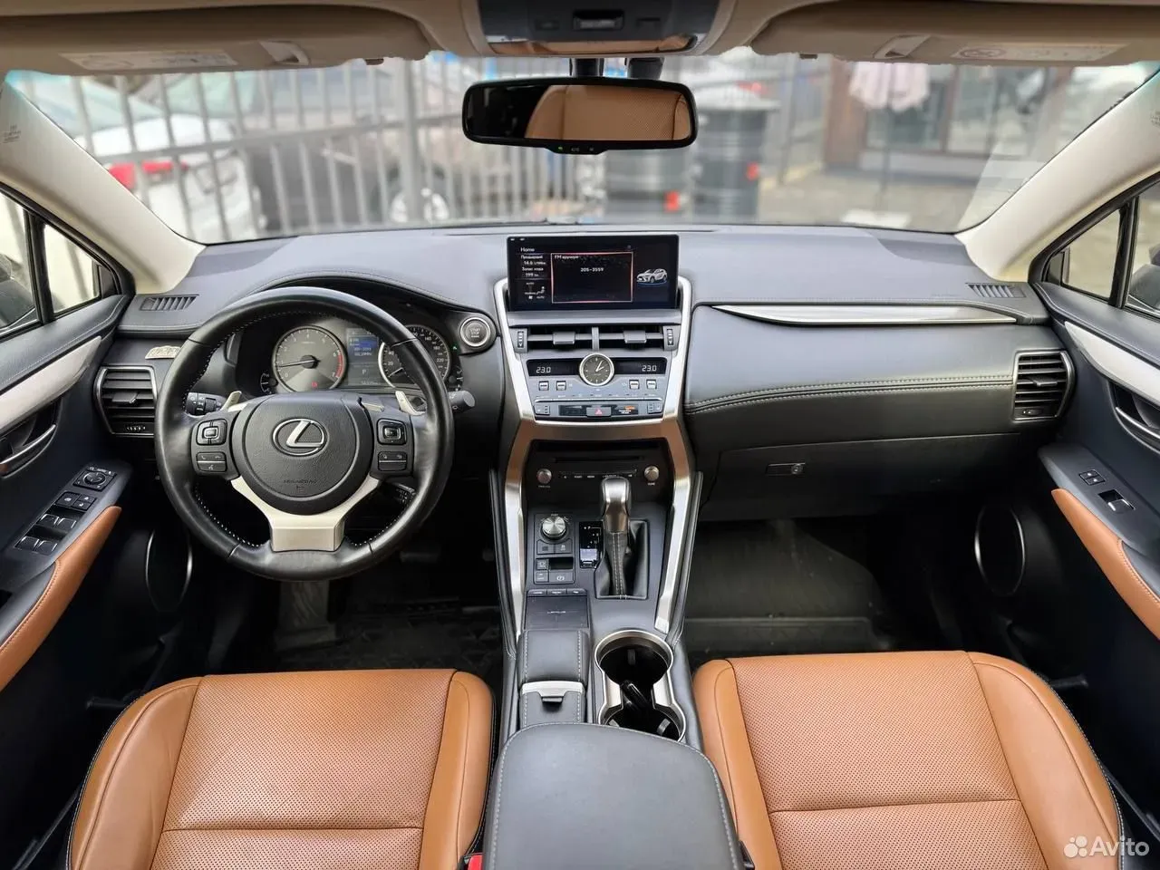 Lexus NX, 2020
