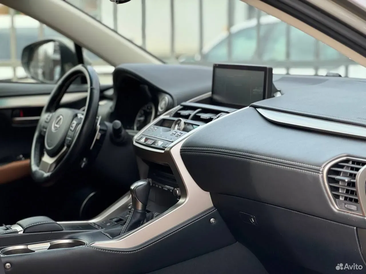 Lexus NX, 2020