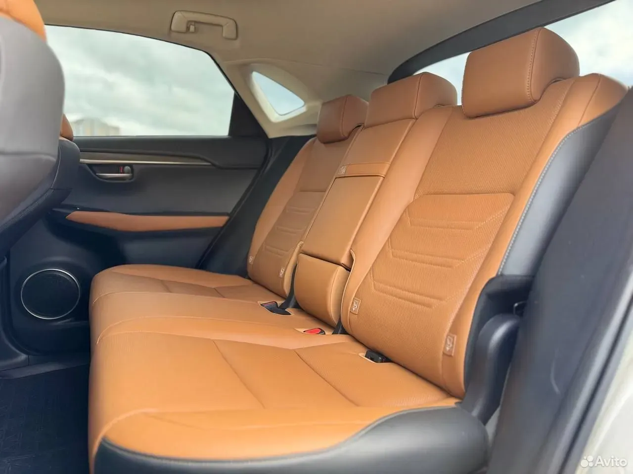 Lexus NX, 2020