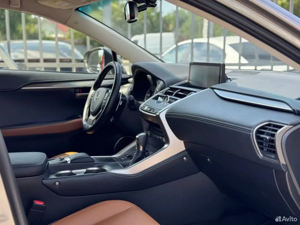 Lexus NX, 2020