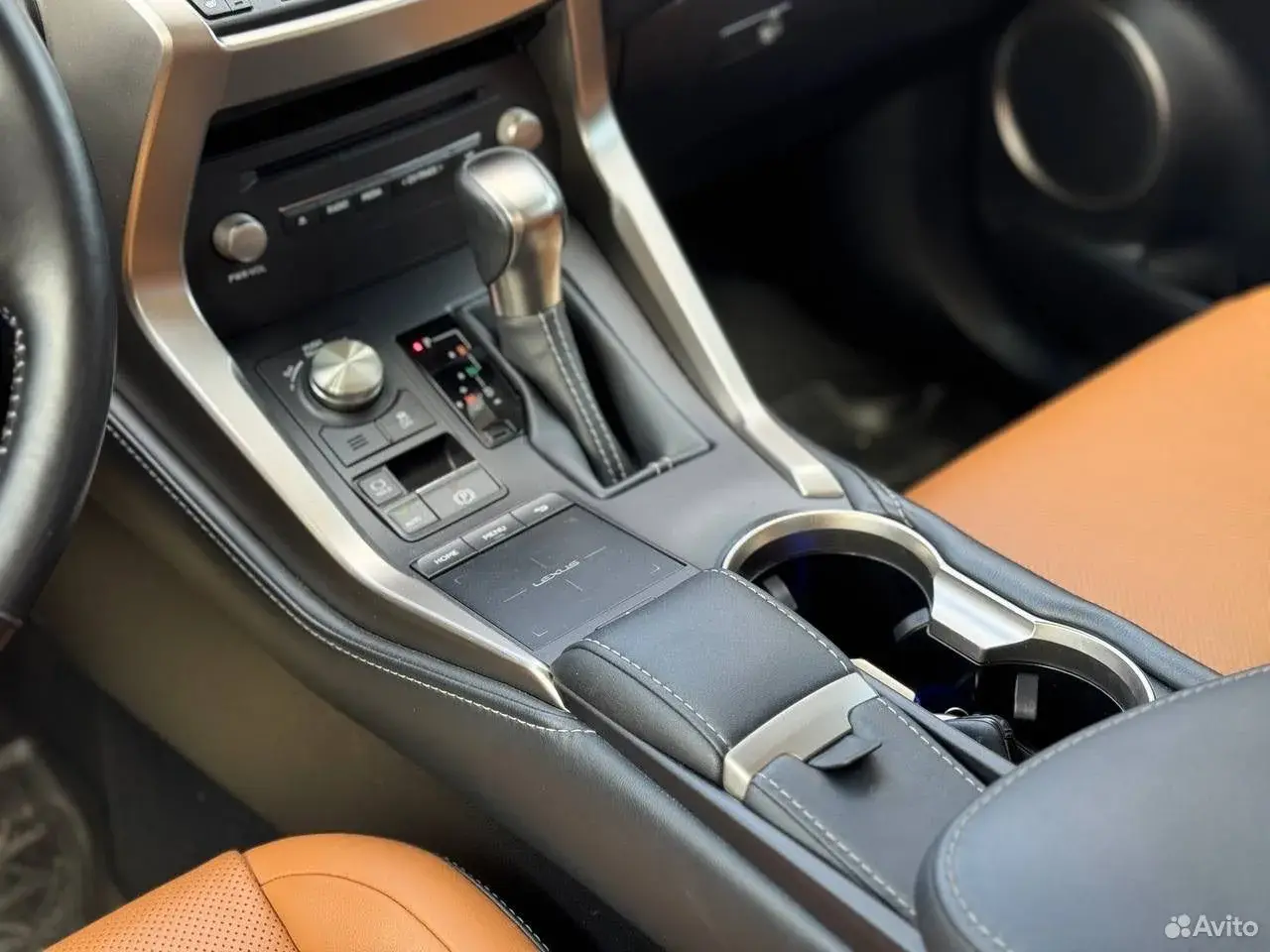 Lexus NX, 2020