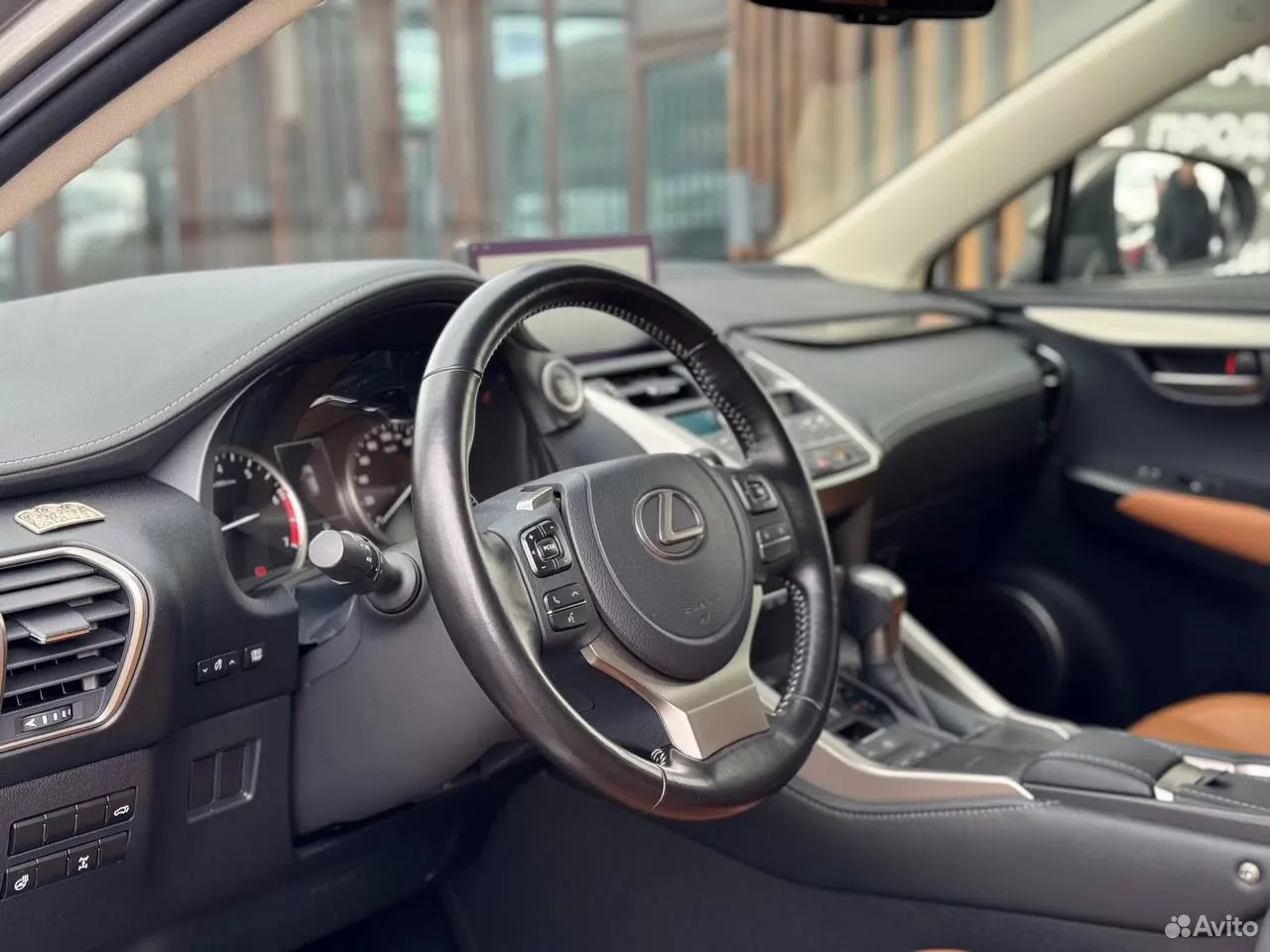 Lexus NX, 2020
