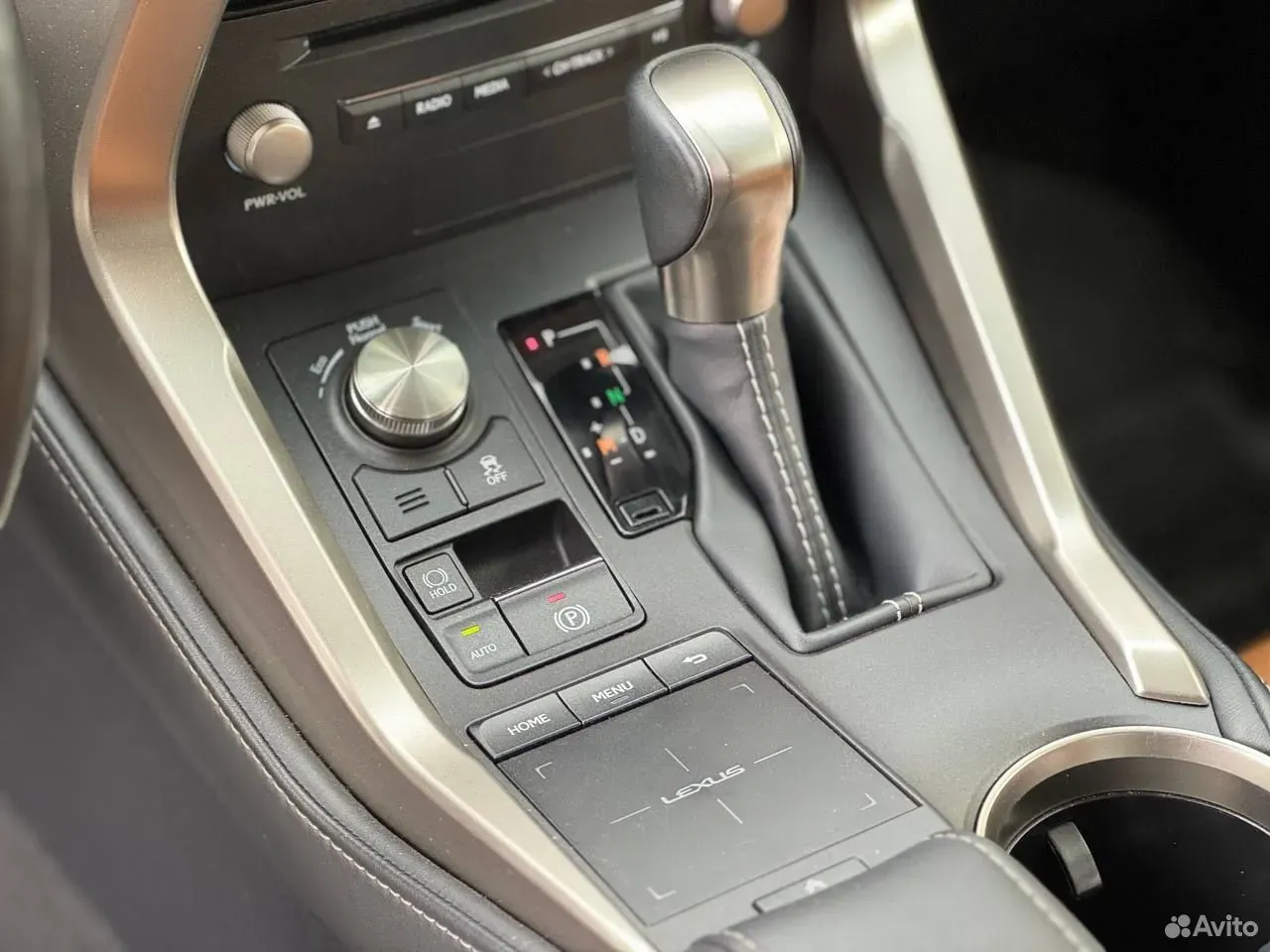 Lexus NX, 2020