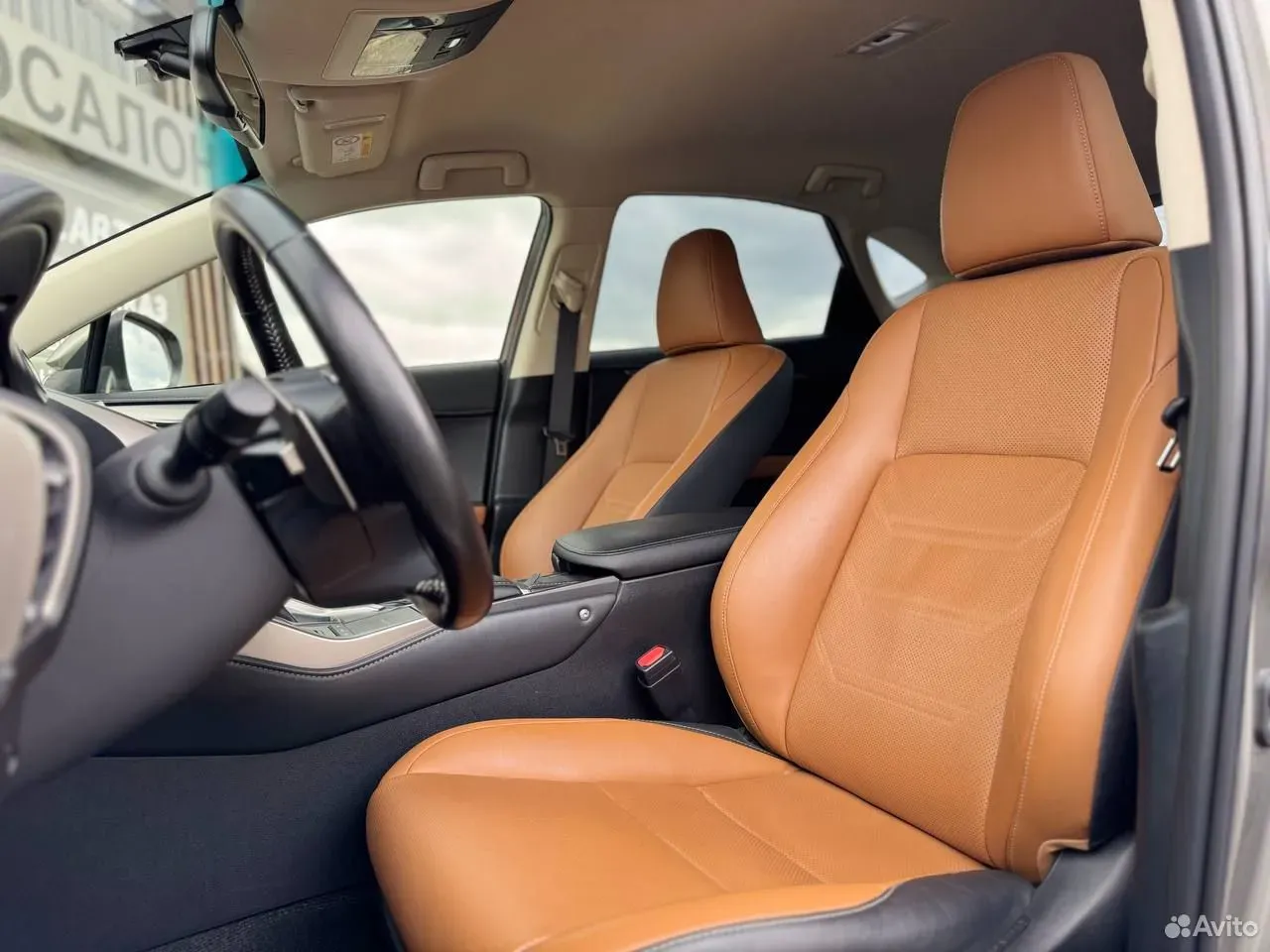 Lexus NX, 2020