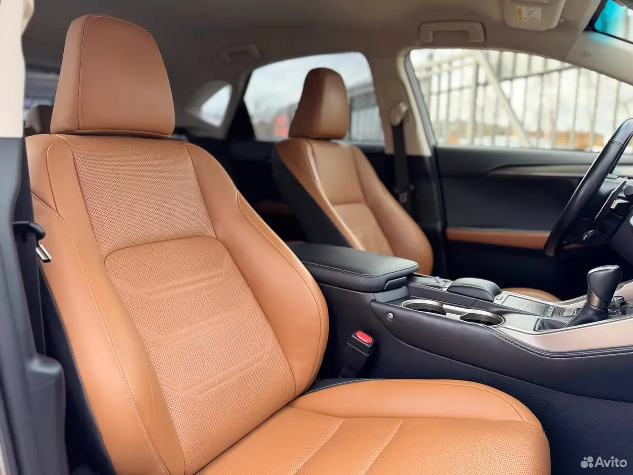 Lexus NX, 2020