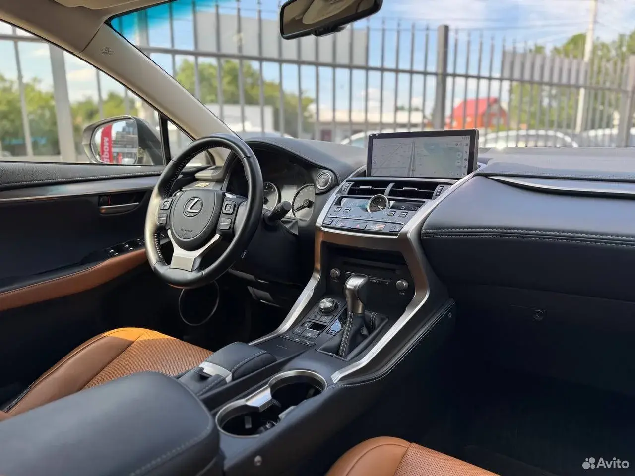 Lexus NX, 2020