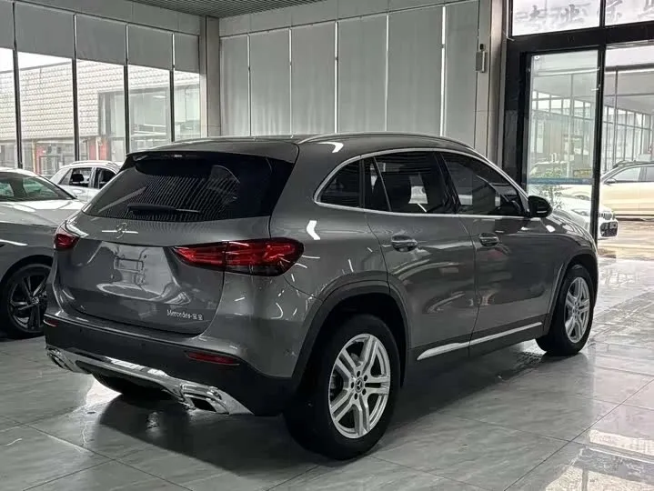 Mercedes-Benz GLA 180, 2022