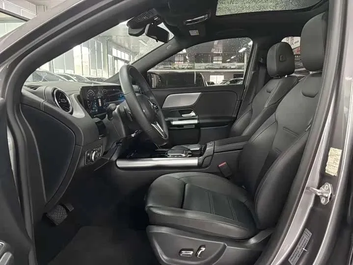 Mercedes-Benz GLA 180, 2022