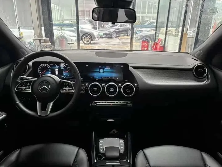 Mercedes-Benz GLA 180, 2022