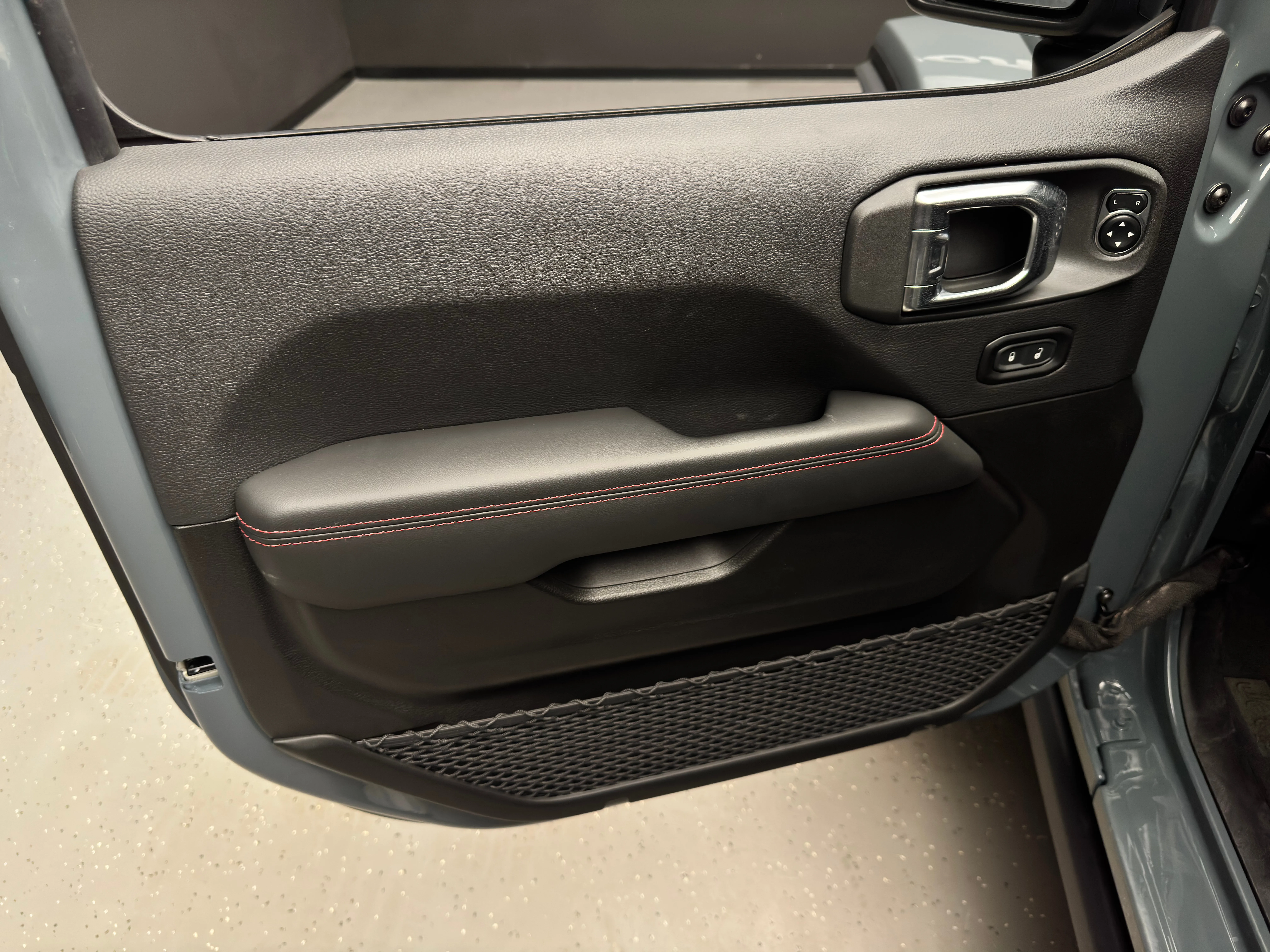 Jeep Wrangler 2025 13