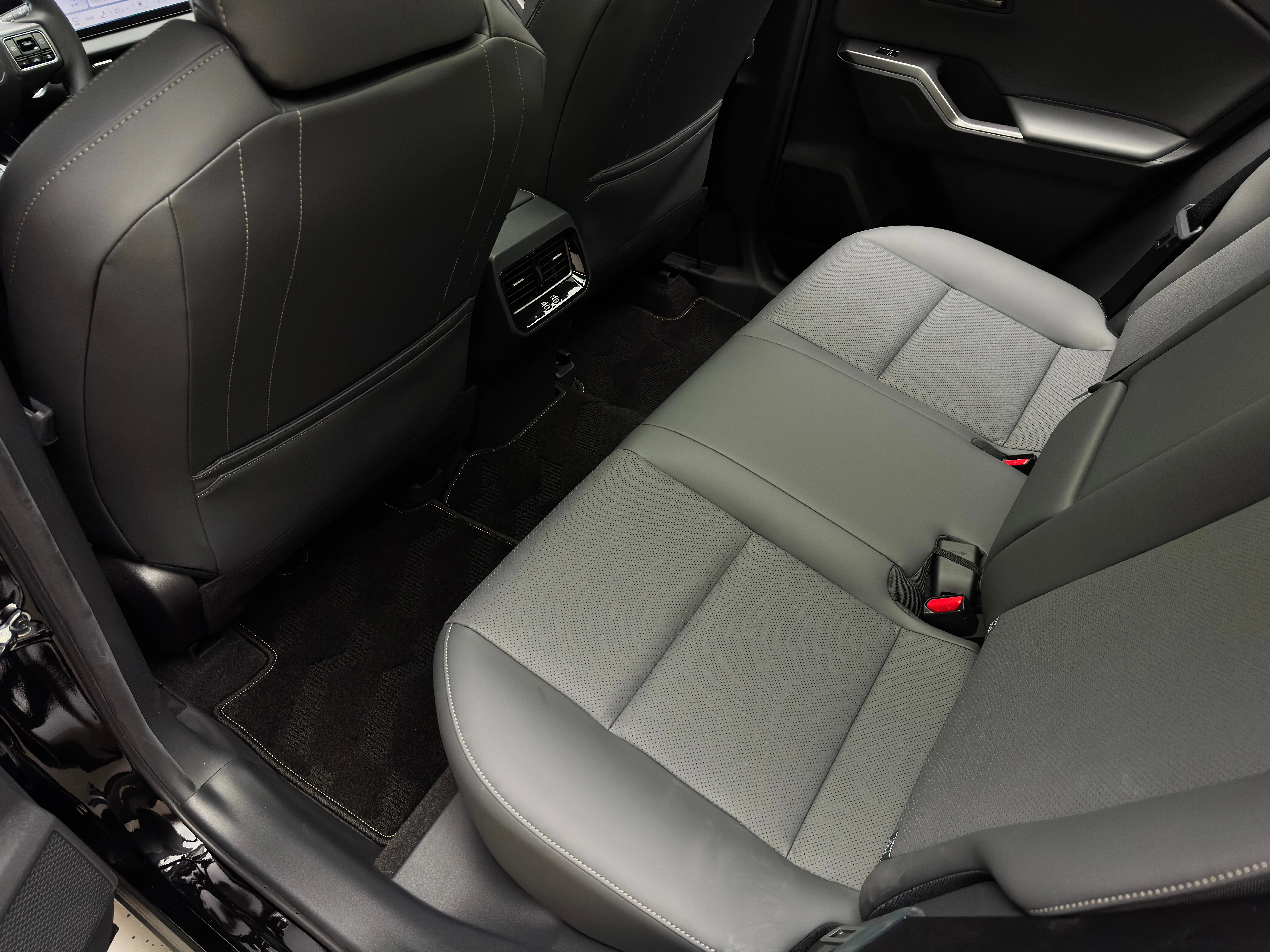 Toyota RAV4 2026 4