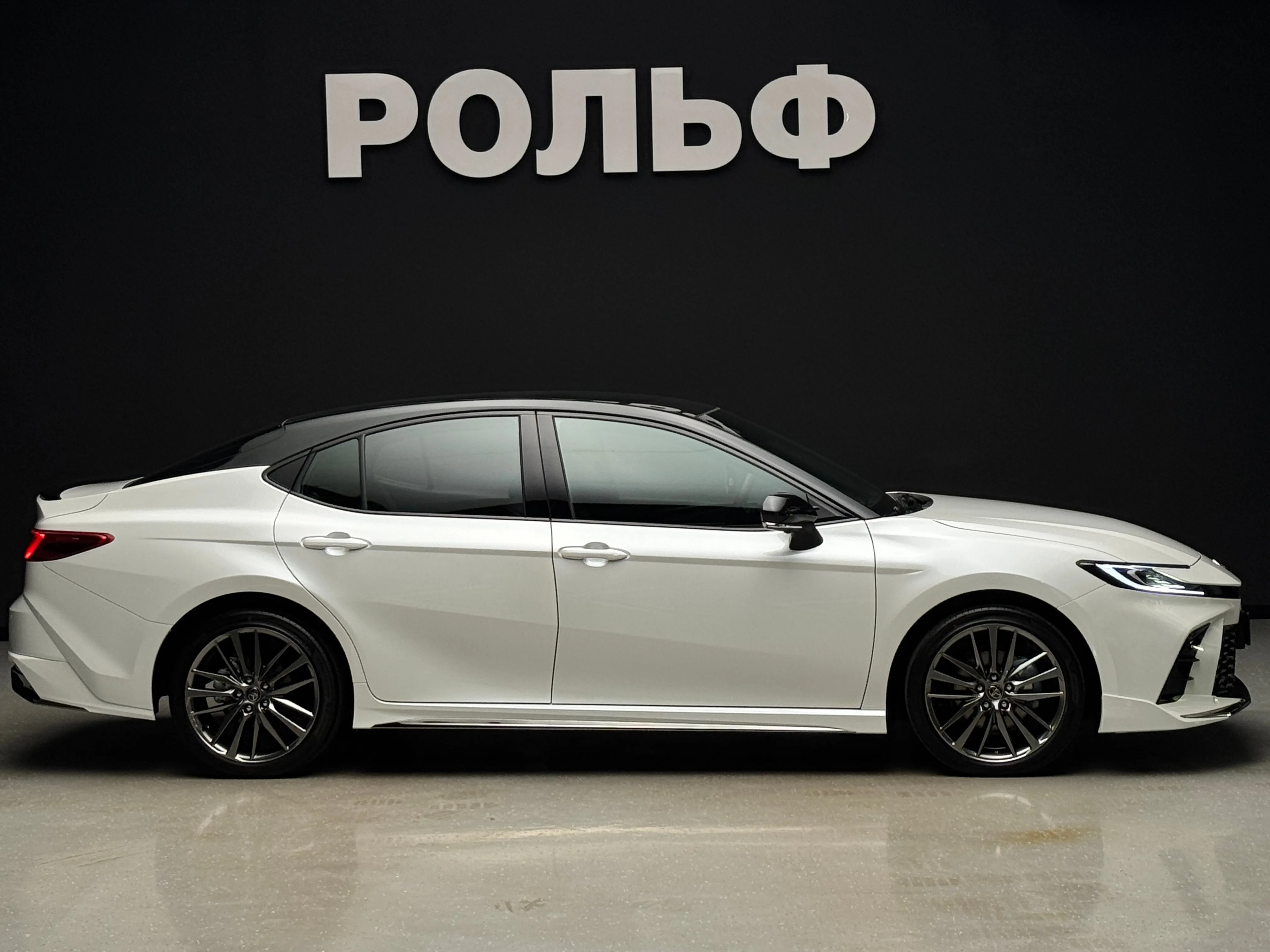 Toyota Camry 2025 5